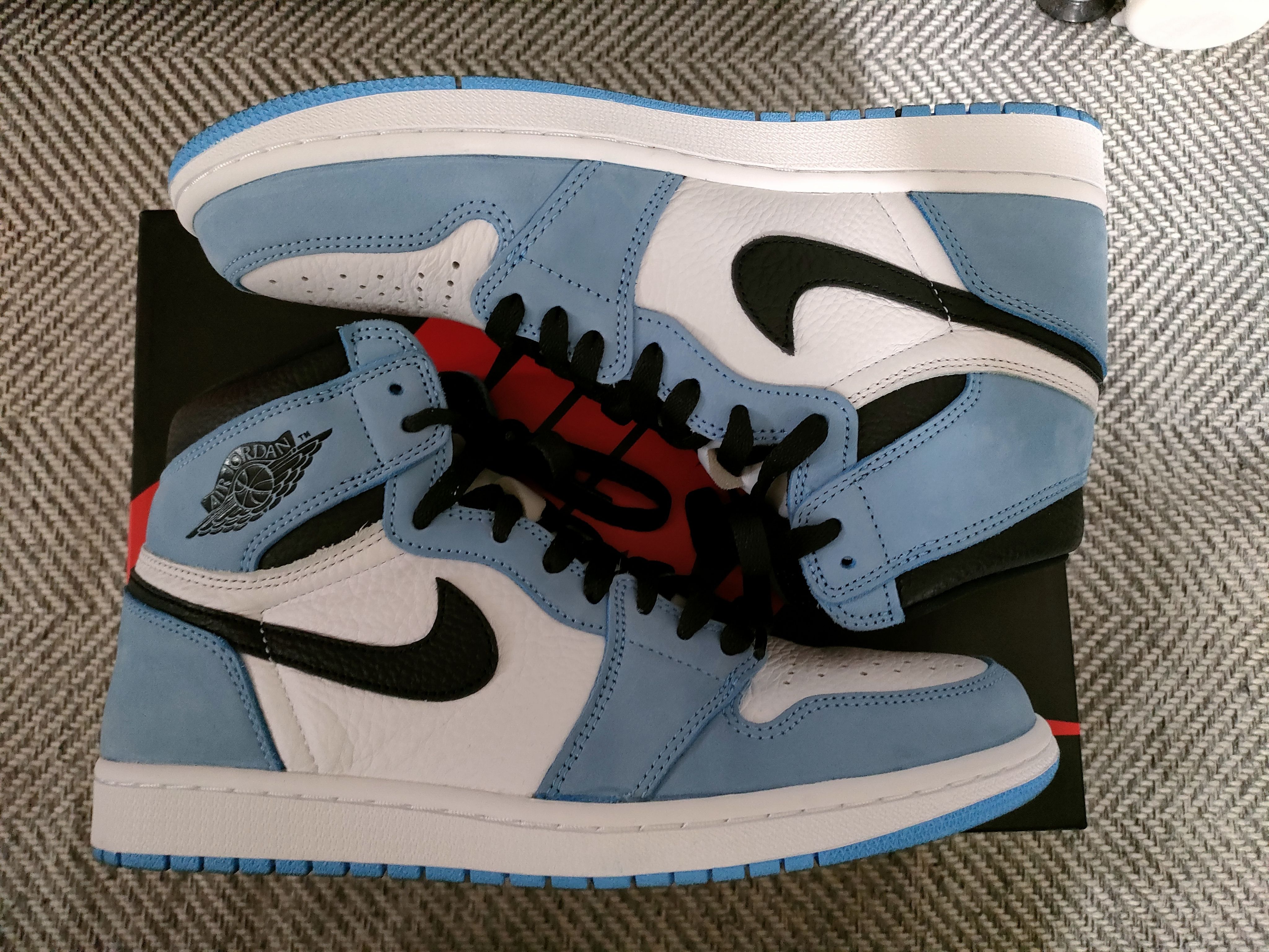 Nike Air Jordan 1 High OG "University Blue"