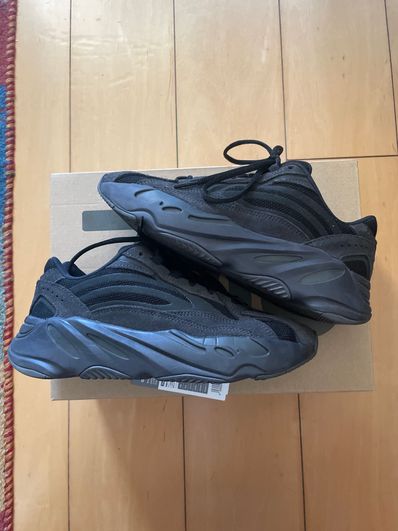 adidas YEEZY BOOST 700 V2 "Vanta"