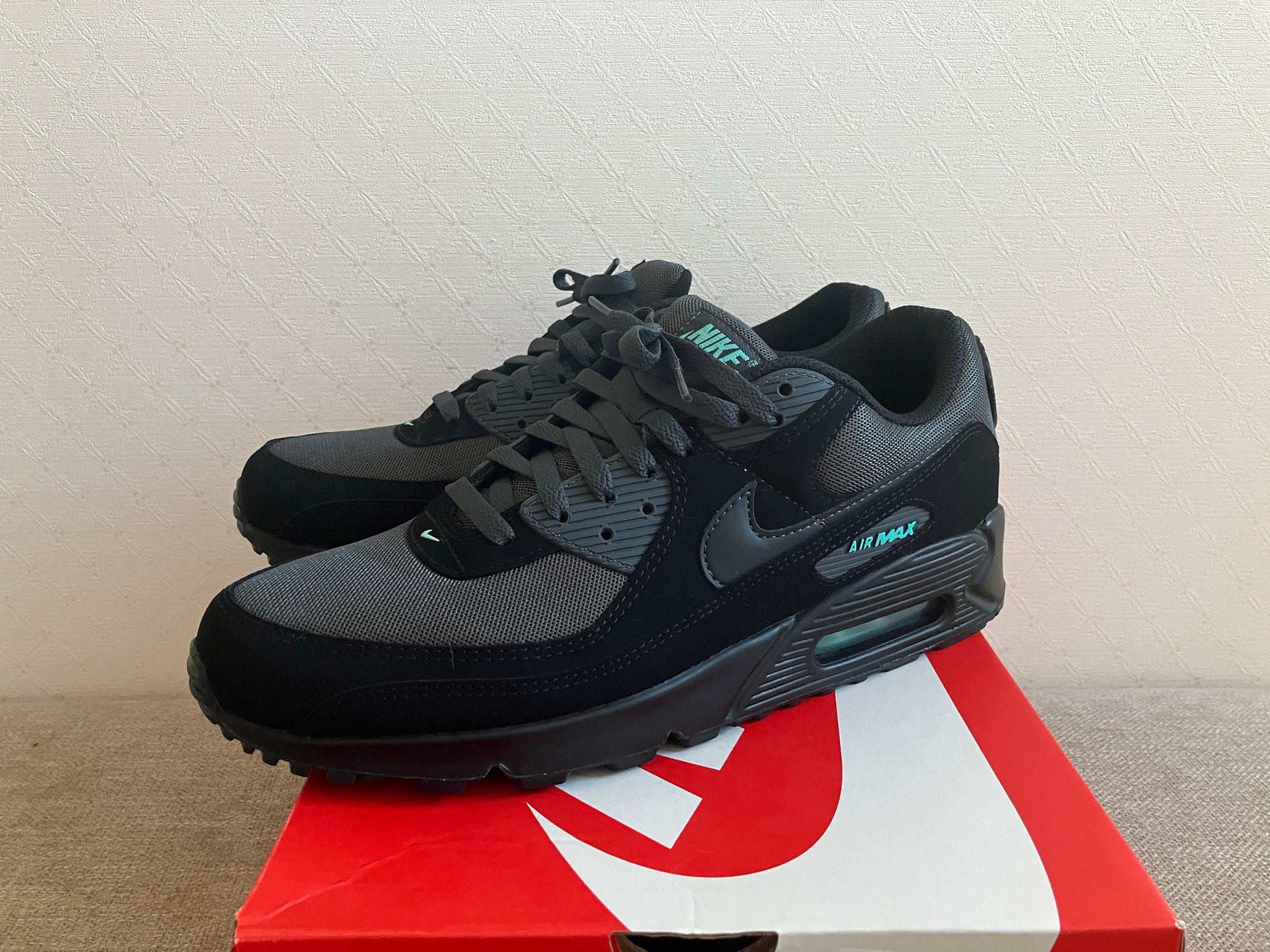 Nike Air Max 90 "Black Tiffany"