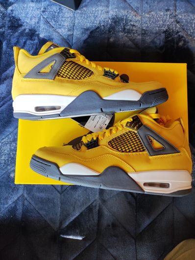Nike Air Jordan 4 "Tour Yellow"
