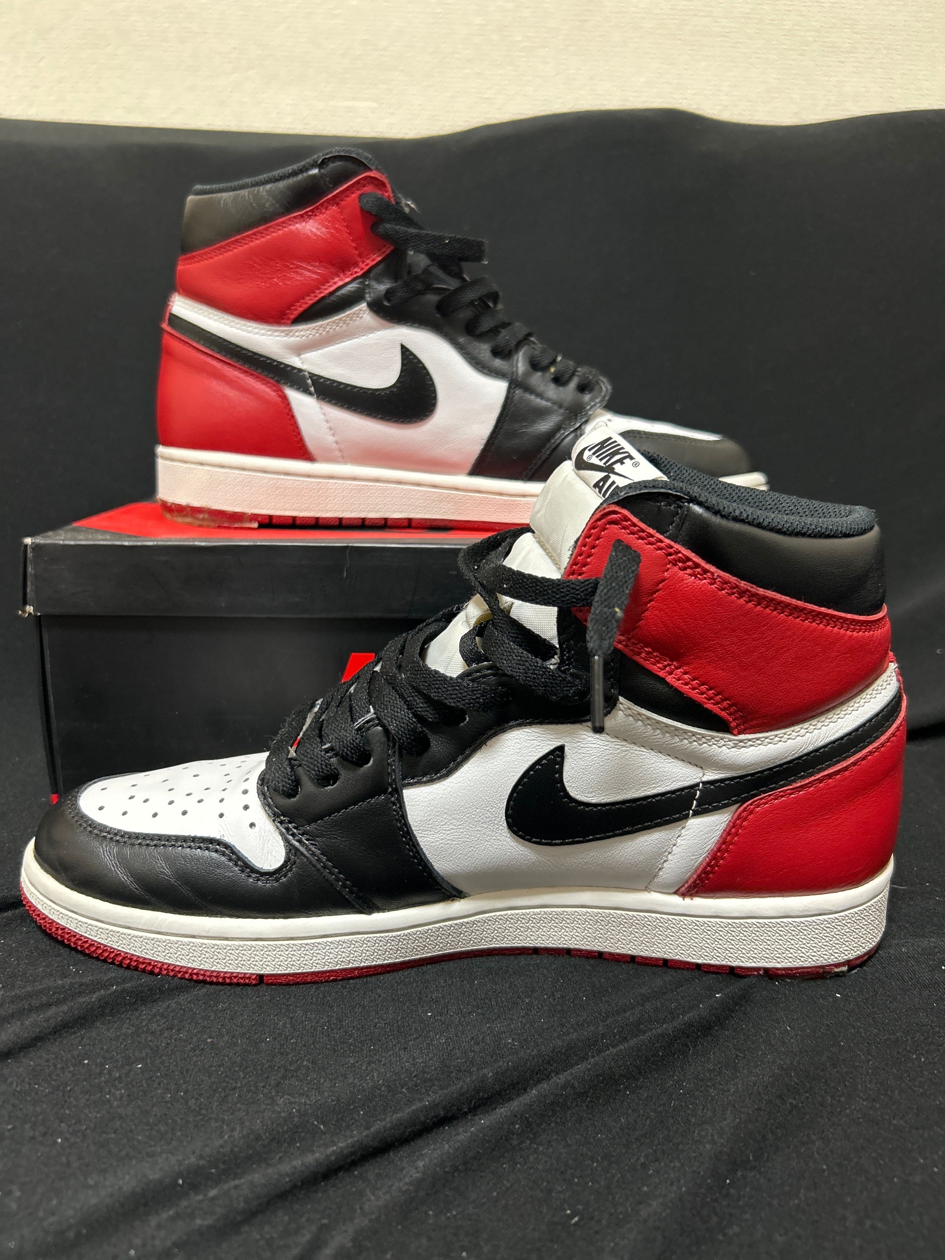 Nike Air Jordan 1 Retro High OG "Black Toe"(2016)