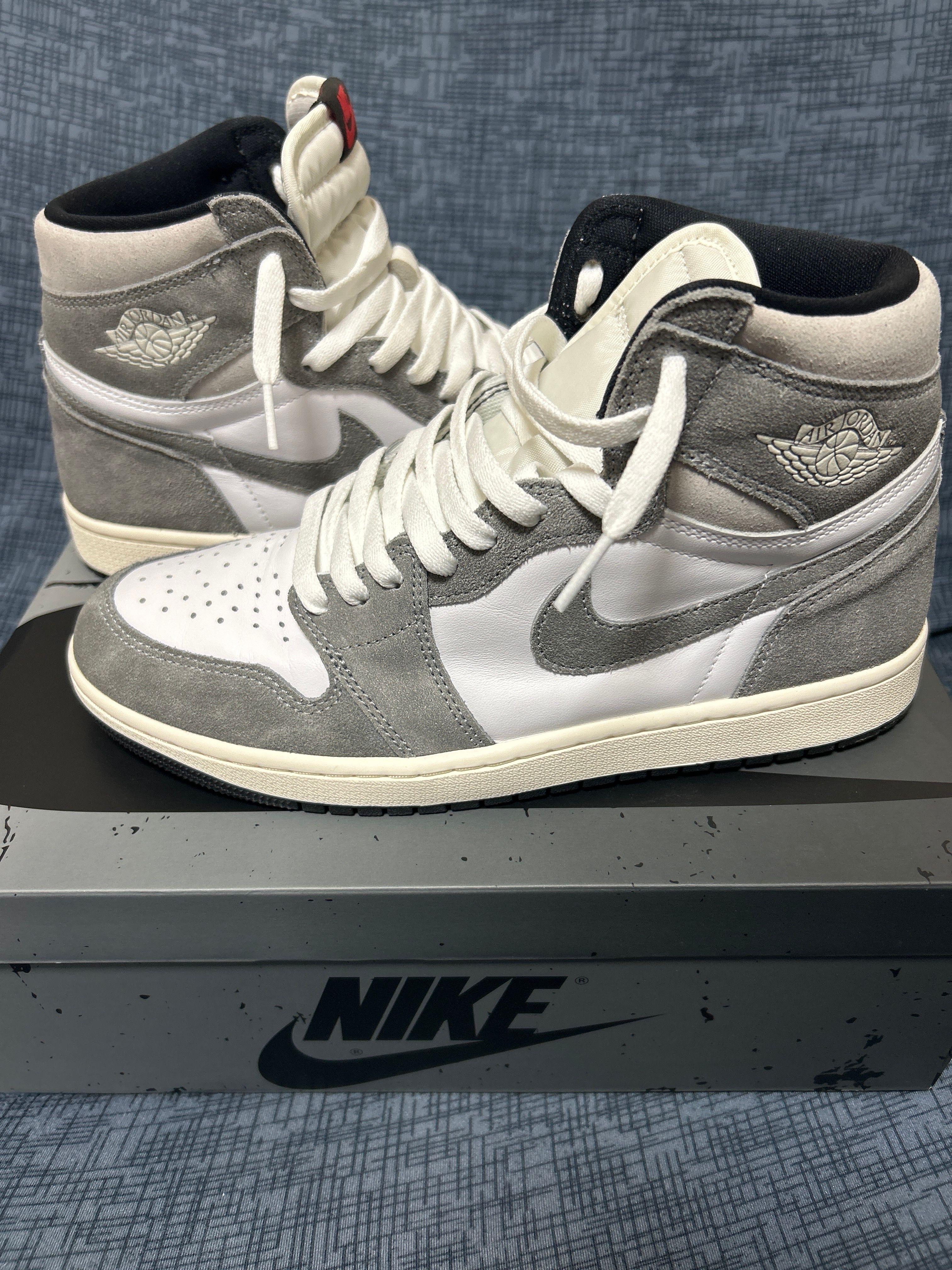 Nike Air Jordan 1 Retro High OG "Black and Smoke Grey"