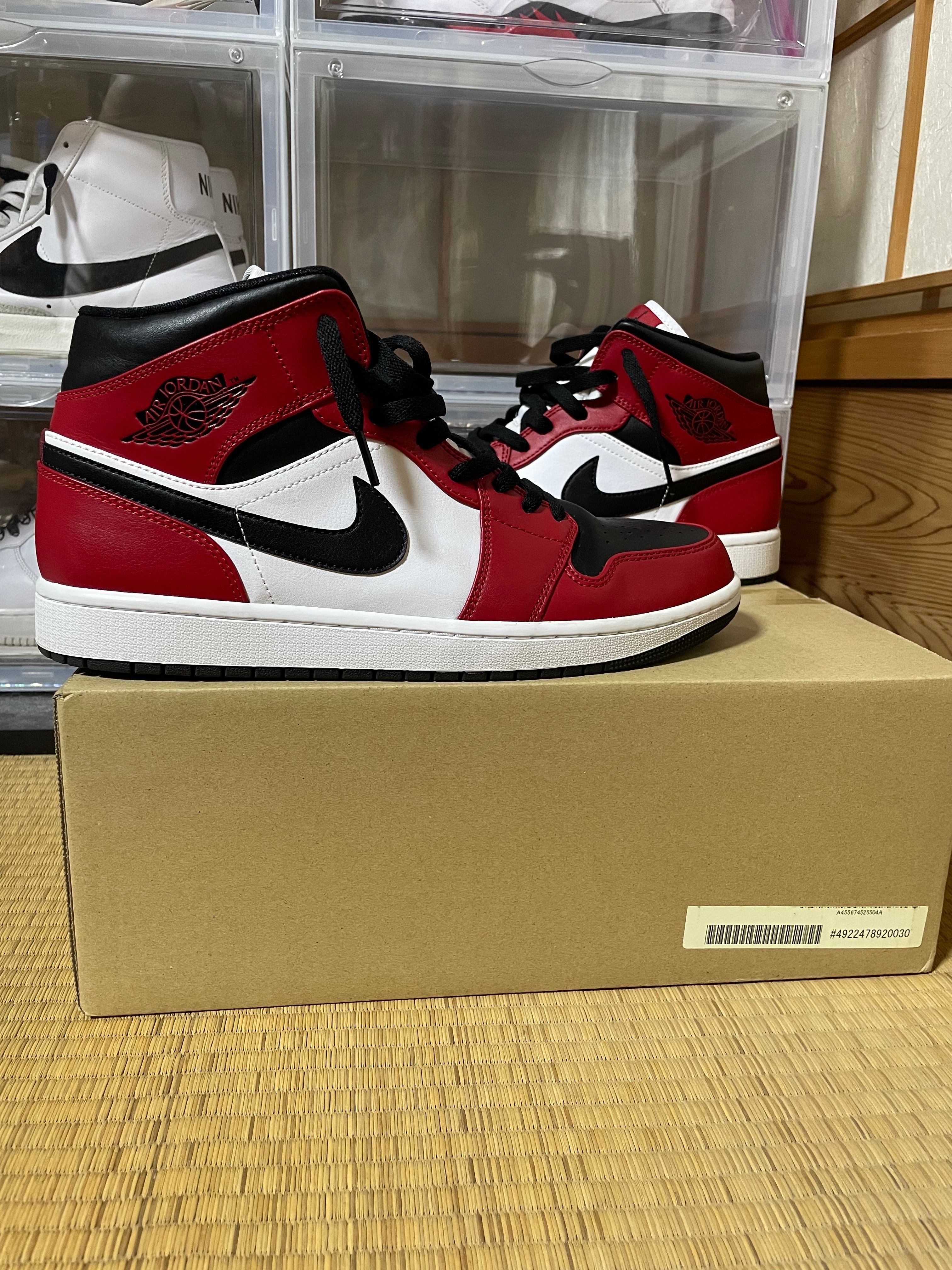 Nike Air Jordan 1 Mid "Chicago Black Toe"