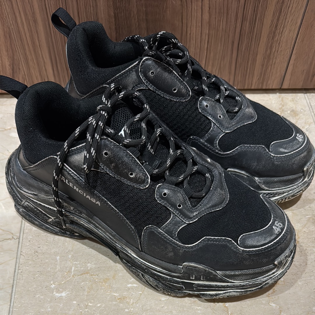 BALENCIAGA バレンシアガ　Triple S トリプルエス Balenciagaよりクリアのエアユニットを搭載した最新Triple Sが