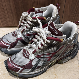 バレンシアガ ランナー "ホワイト/ダークレッド"