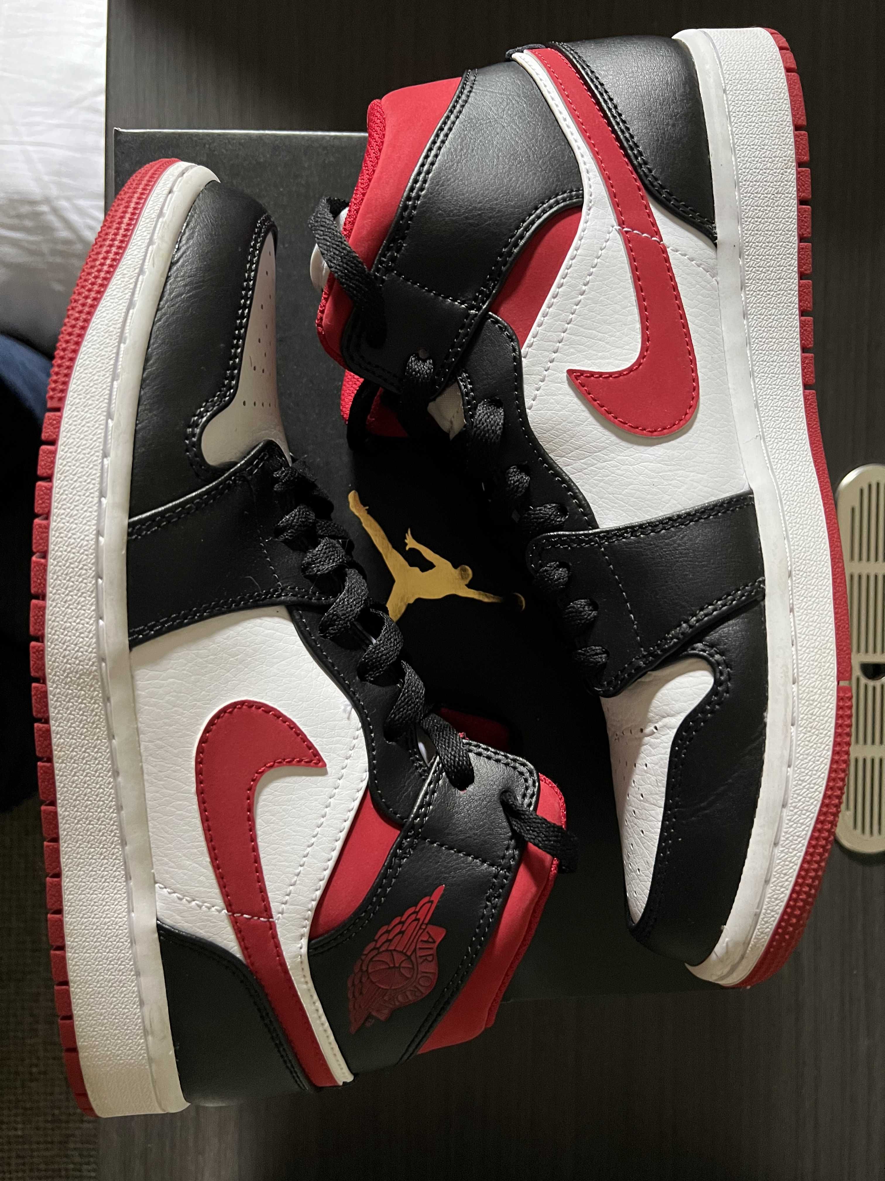 Nike Air Jordan 1 Mid "White/Gym Red Black"