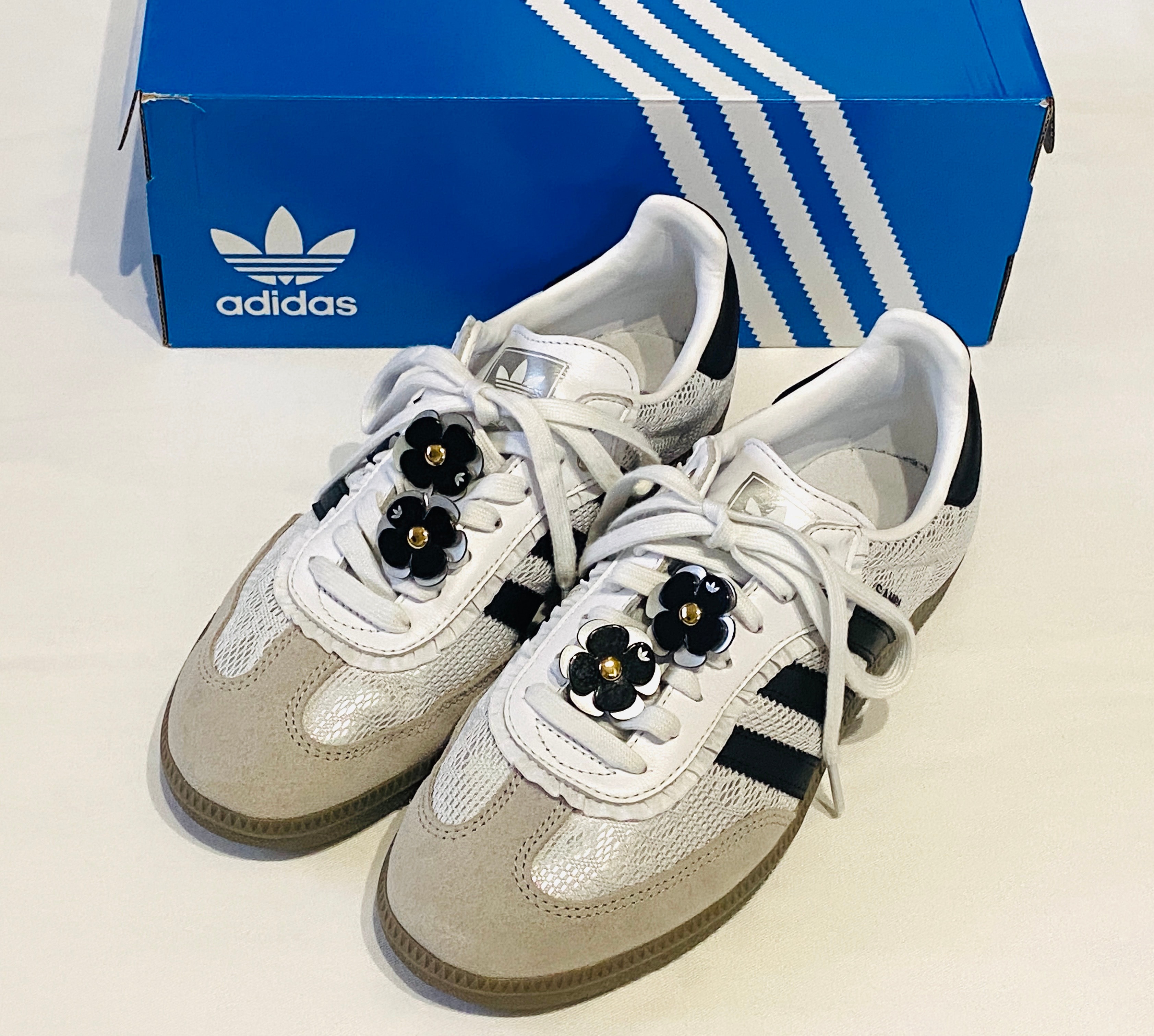 アディダスオリジナルス ウィメンズ サンバ OG "レースフラワー"