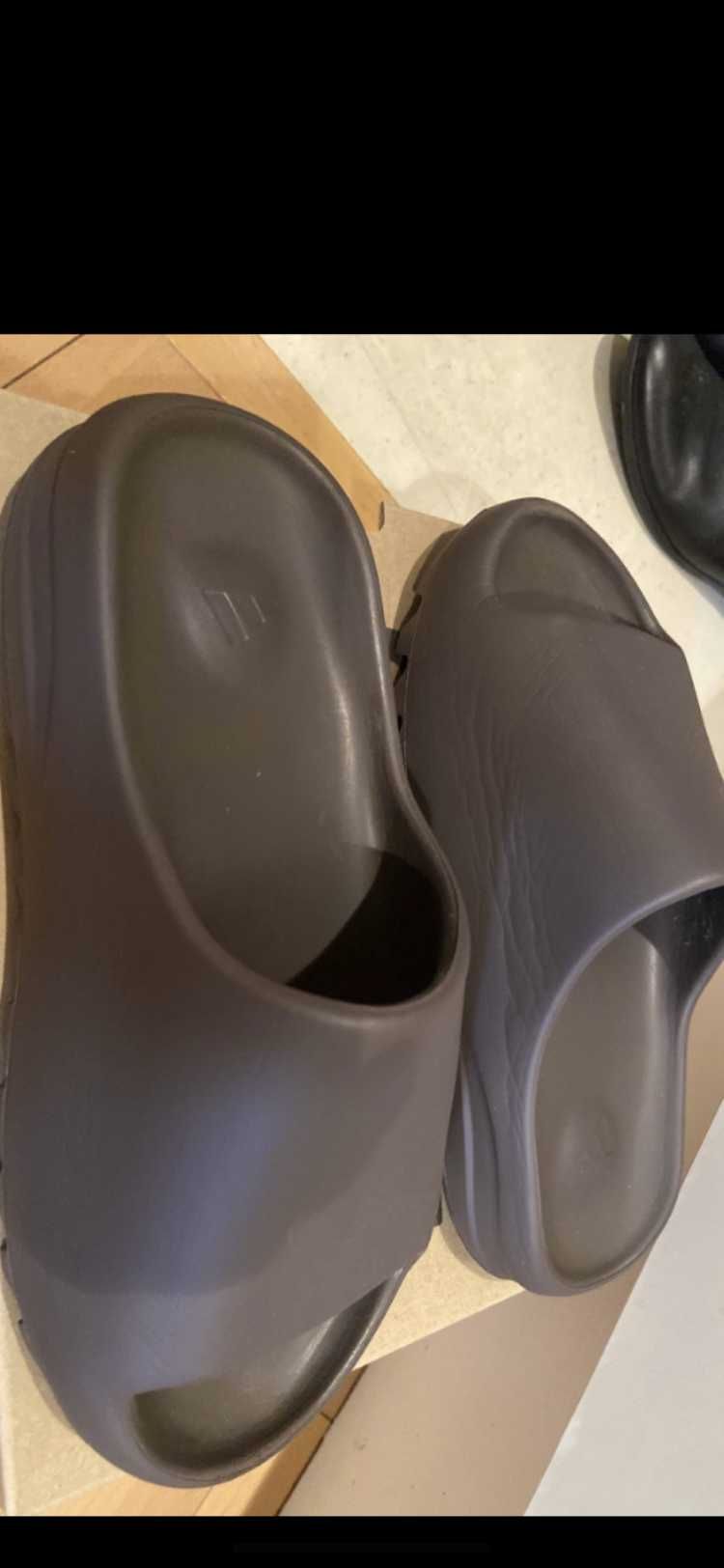 adidas YEEZY Slide "Soot"