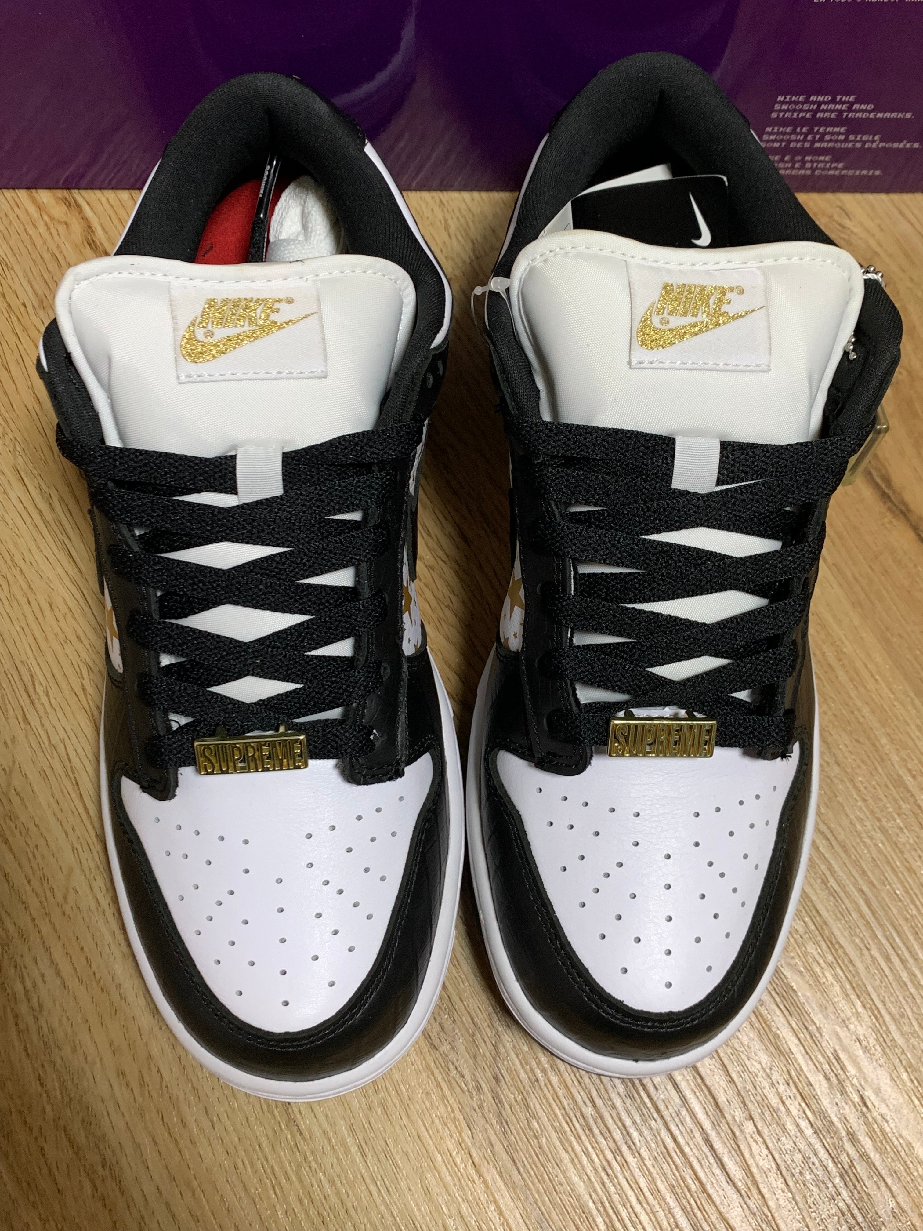 Supreme × Nike SB Dunk Low OG QS Gold Stars "White/Black"