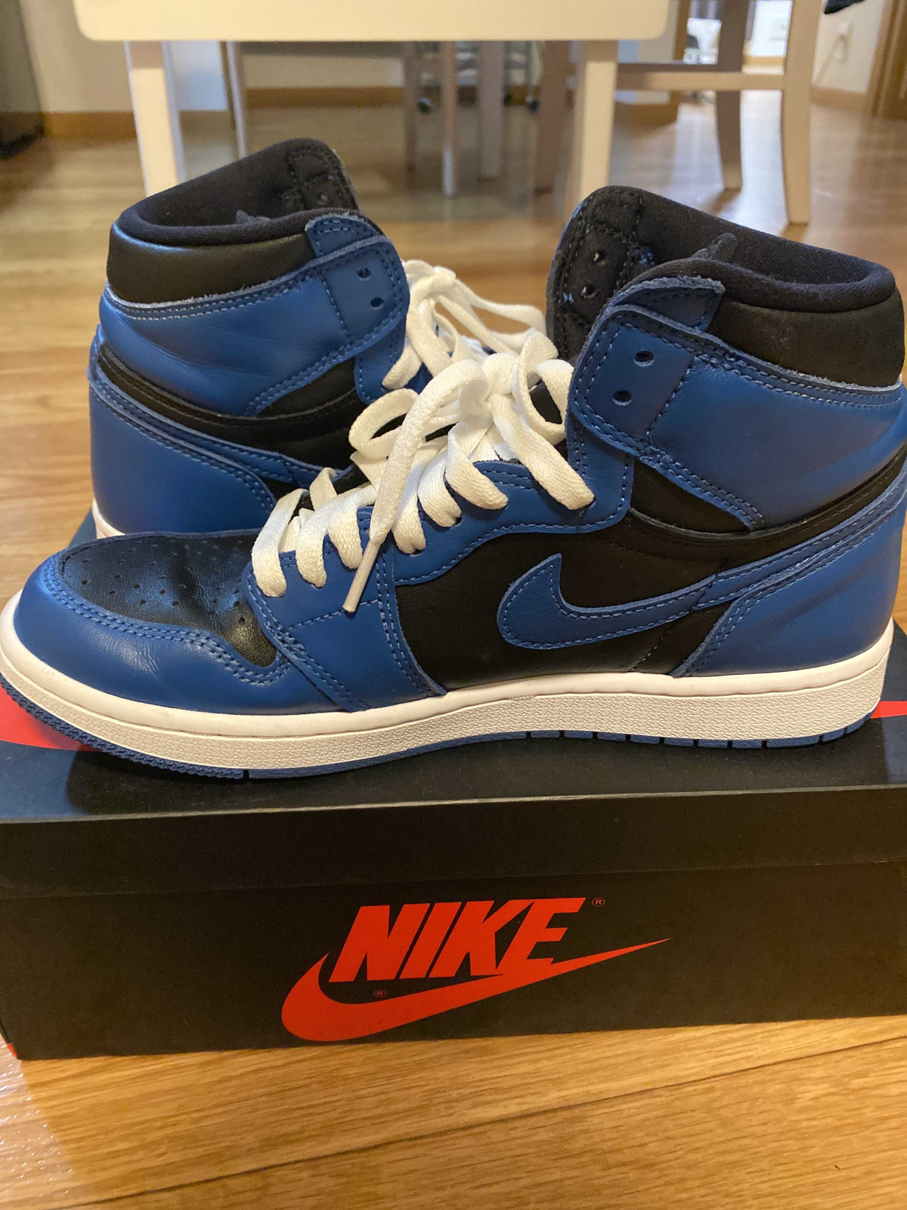 Nike Air Jordan 1 Retro High OG "Dark Marina Blue"