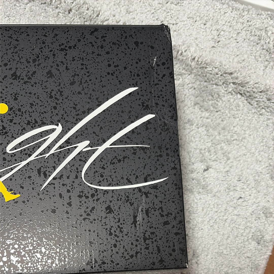 Nike Air Jordan 4 Retro "Thunder"(2023)