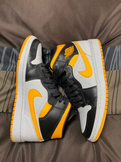 Nike Women's Air Jordan 1 Mid SE "Laser Orange Black"