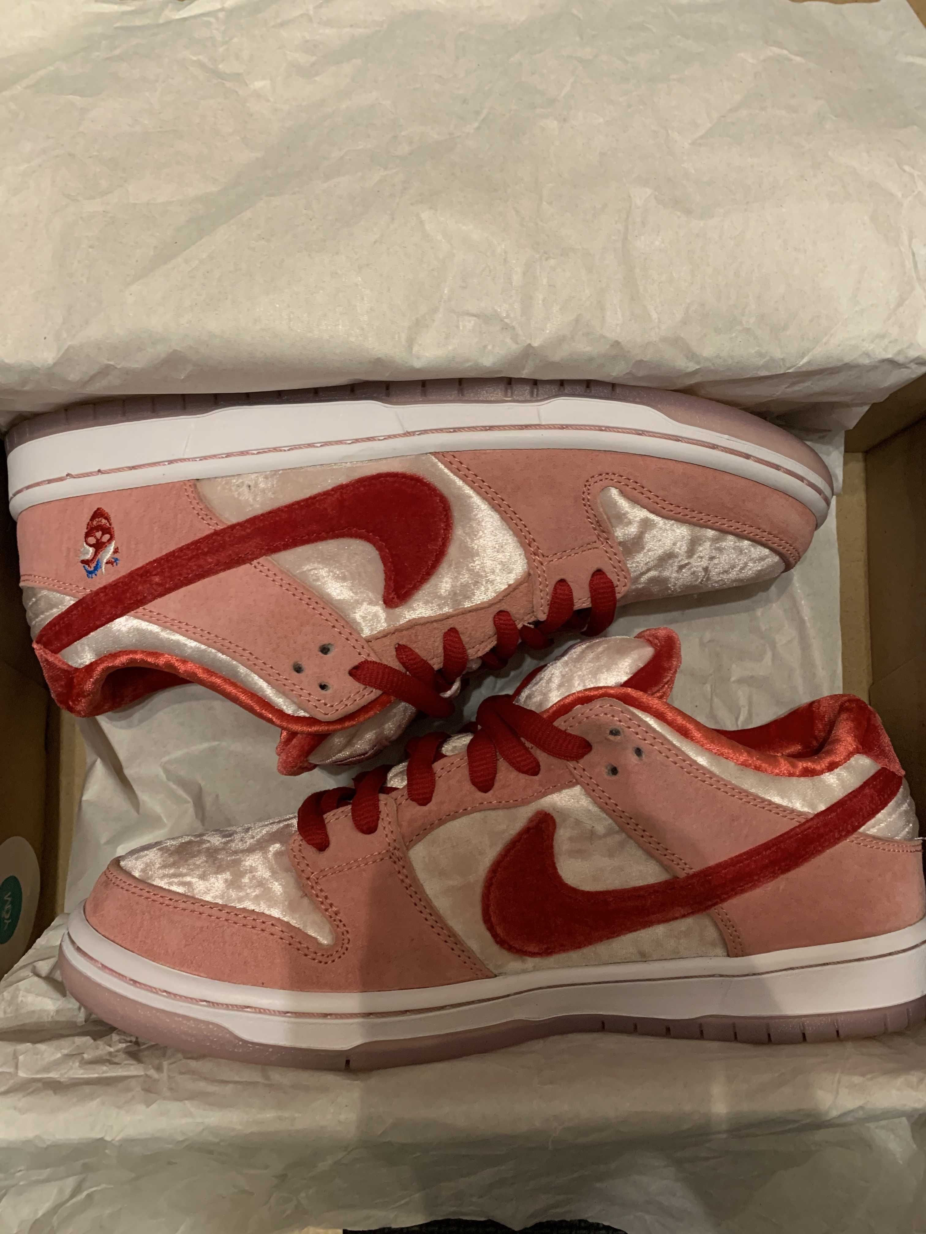 Strangelove × Nike SB Dunk Low "Valentine’s Day"