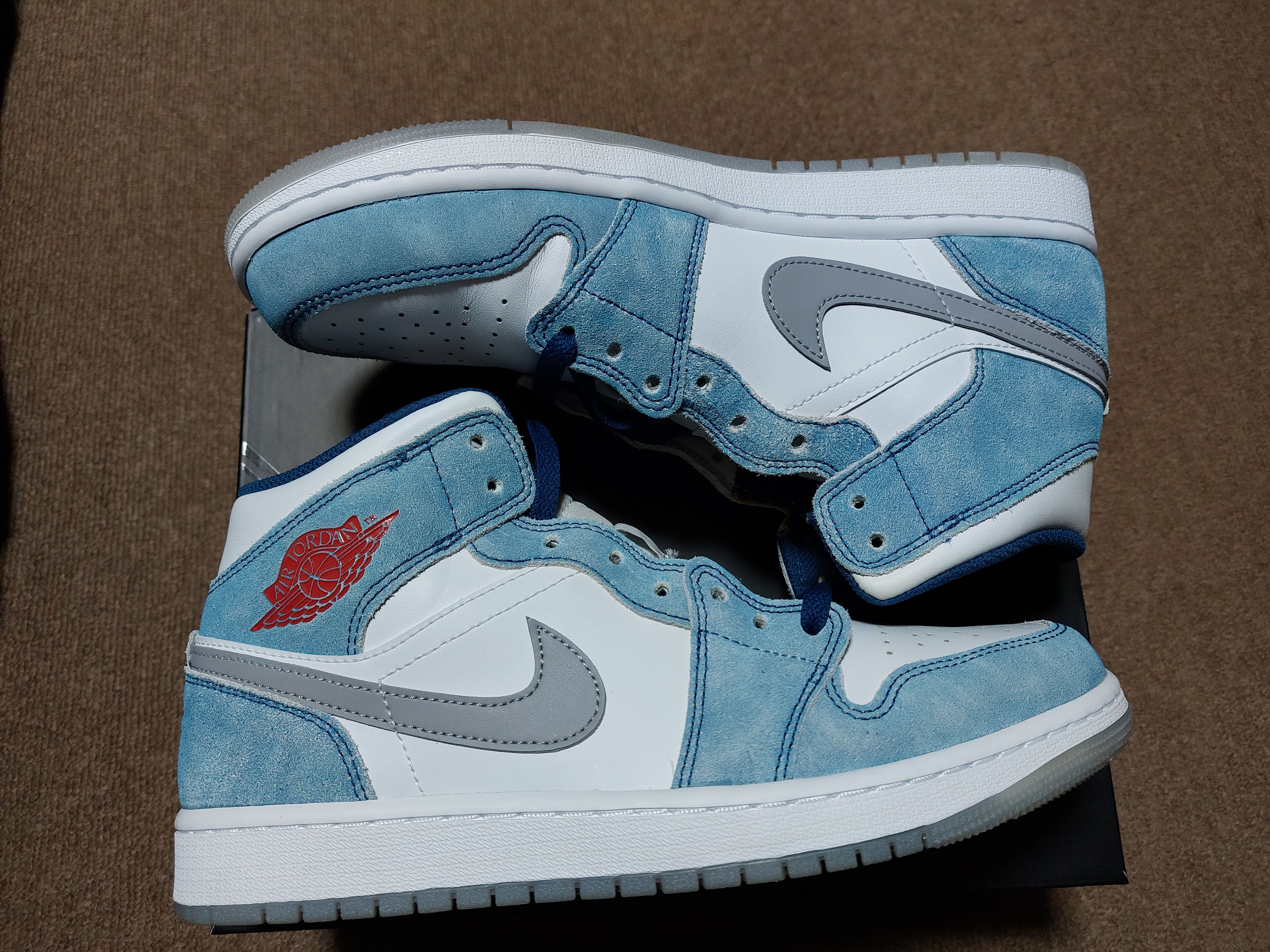 Nike Air Jordan 1 Mid SE "White/Hyper Royal/Red"