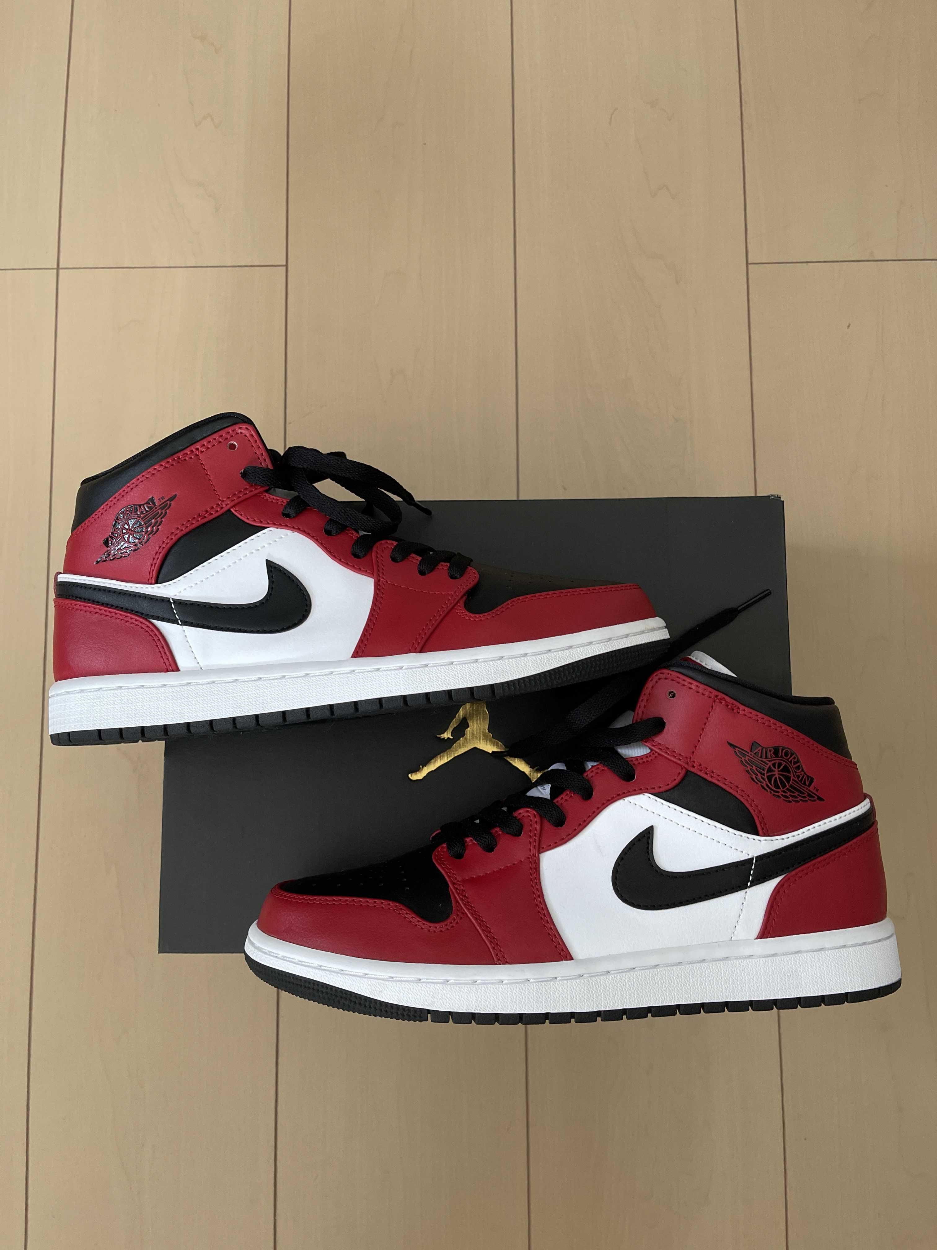 Nike Air Jordan 1 Mid "Chicago Black Toe"