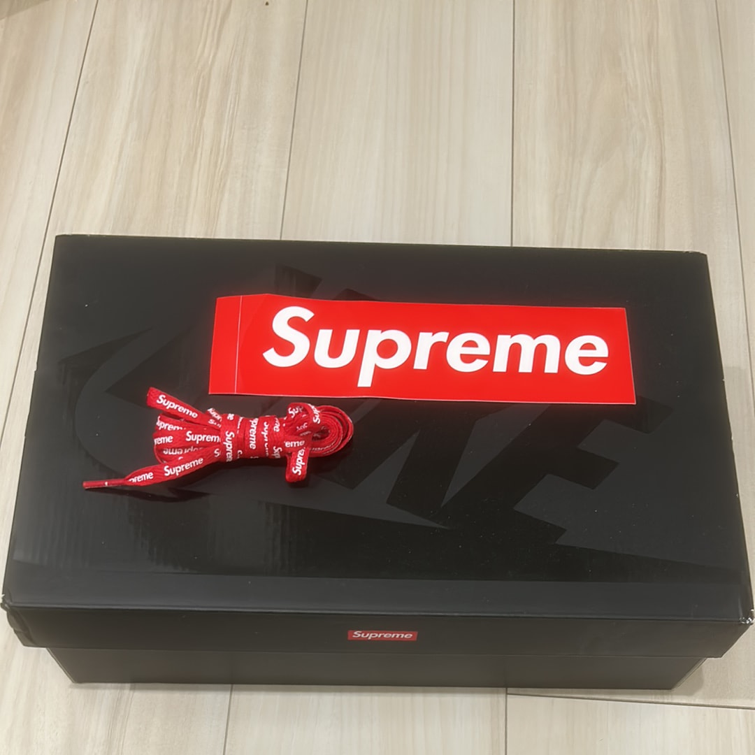 シュプリーム × ナイキ エアフォース1 ロー "ホワイト"