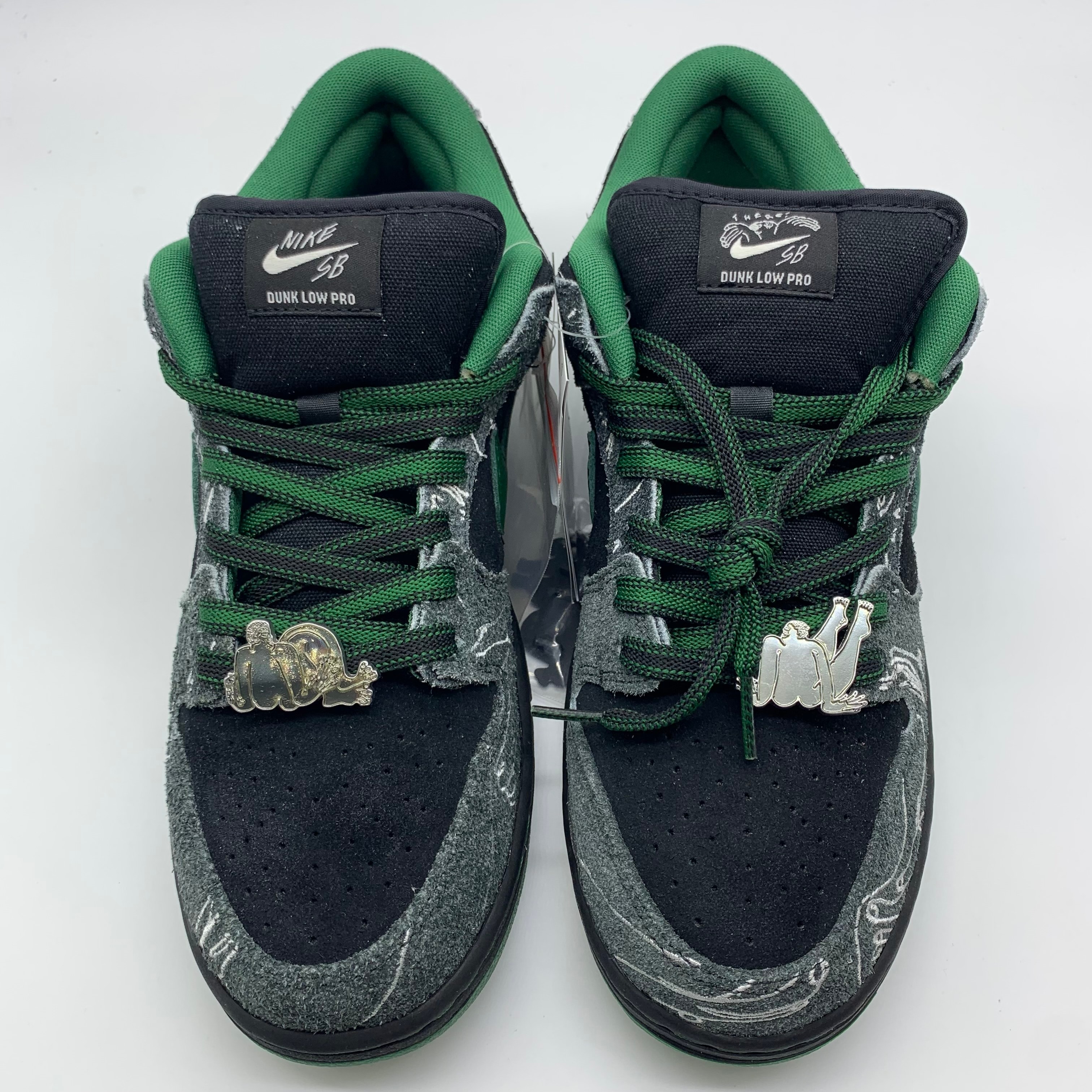 There Skateboards × Nike SB Dunk Low Pro "Anthracite and Gorge Green"