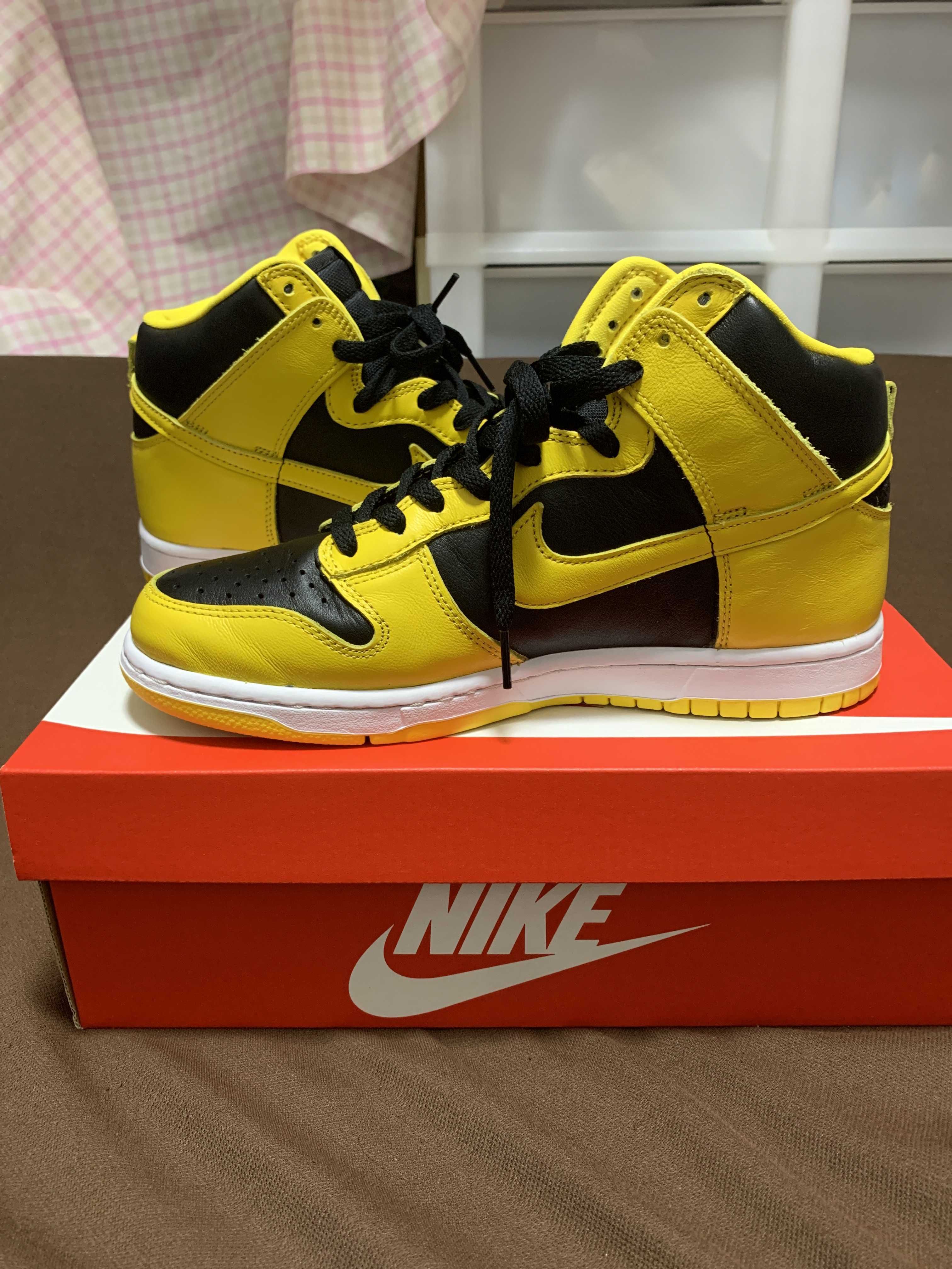 Nike Dunk High "Black/Varsity Maize"