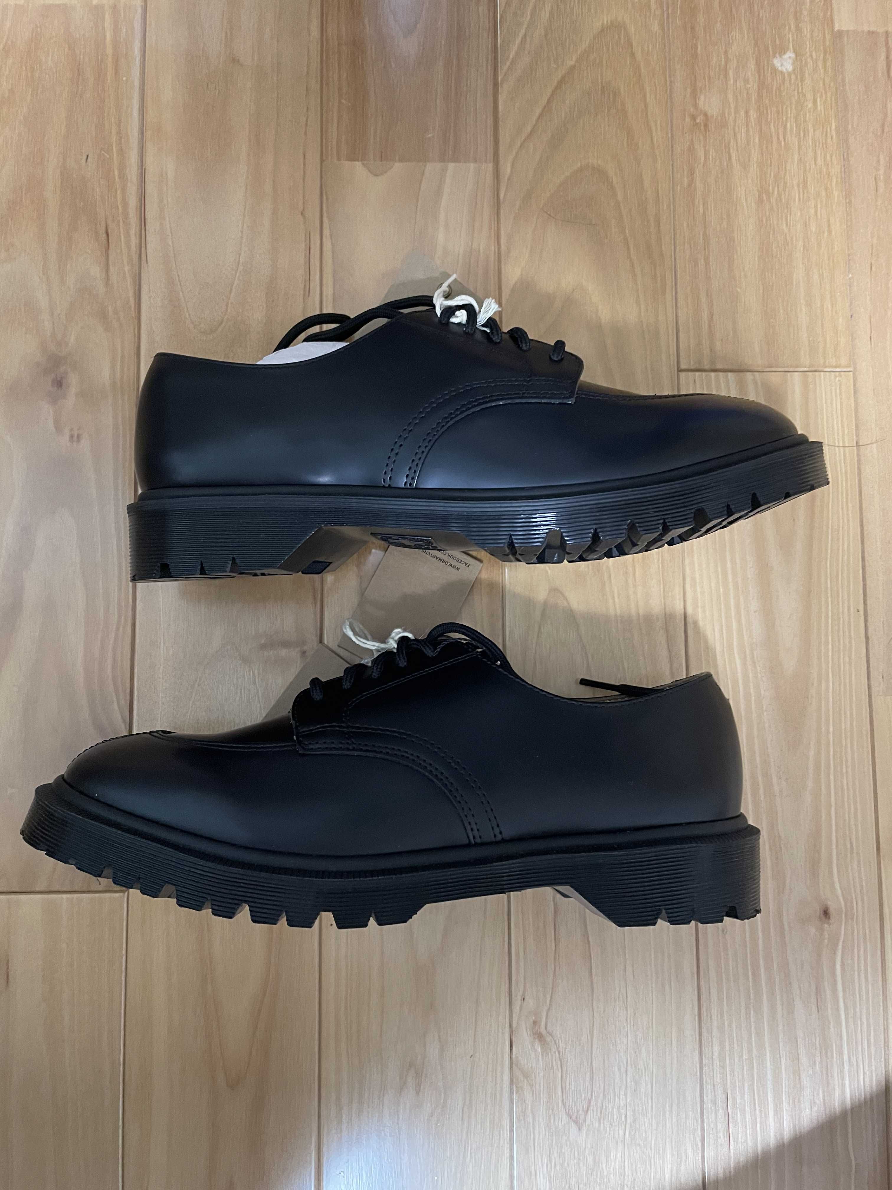 SUPREME × Dr.Martens SPLIT TOE 5-EYE SHOE "BLACK"