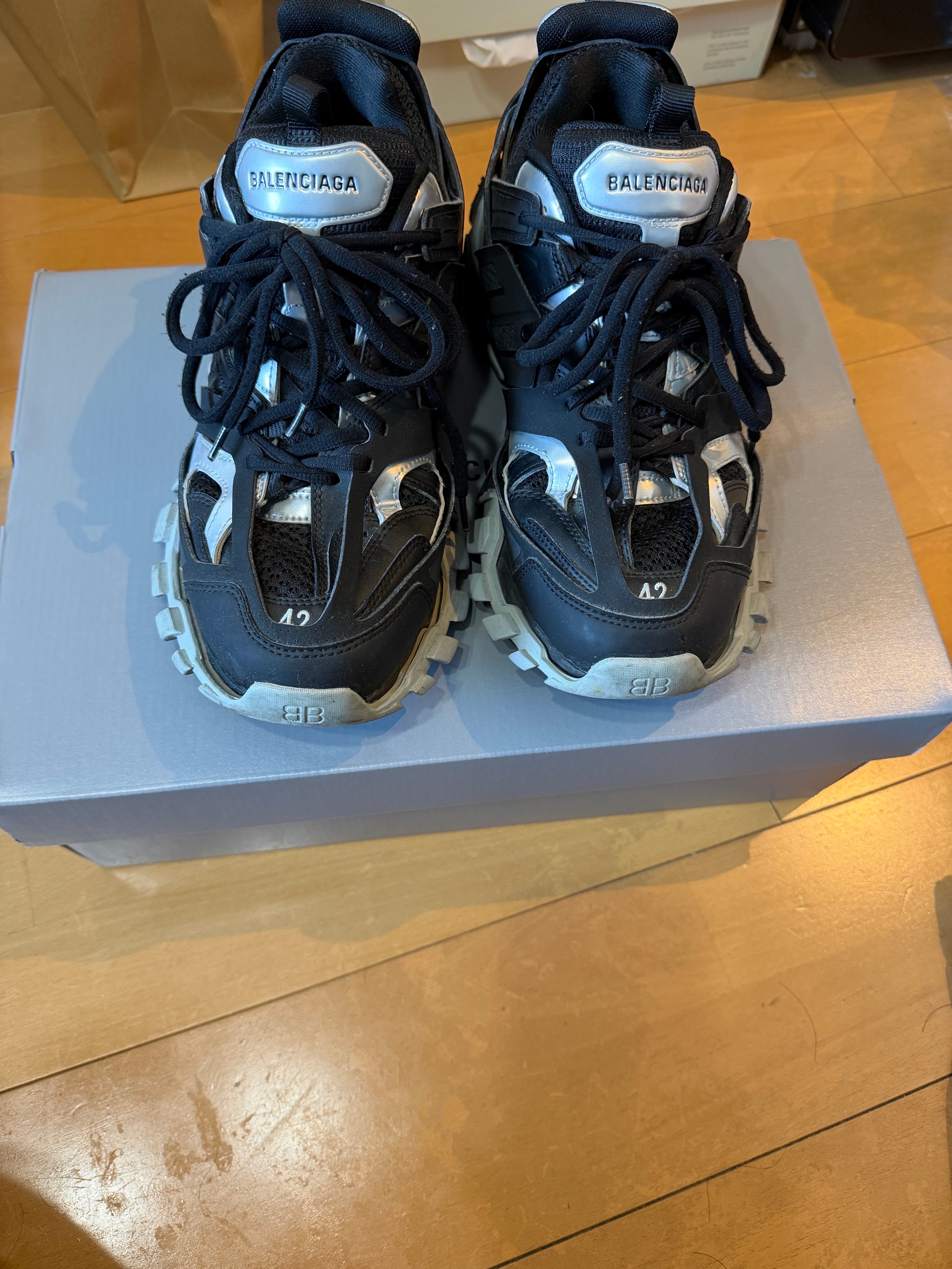 バレンシアガ トラック スニーカー "ブラック/シルバー"