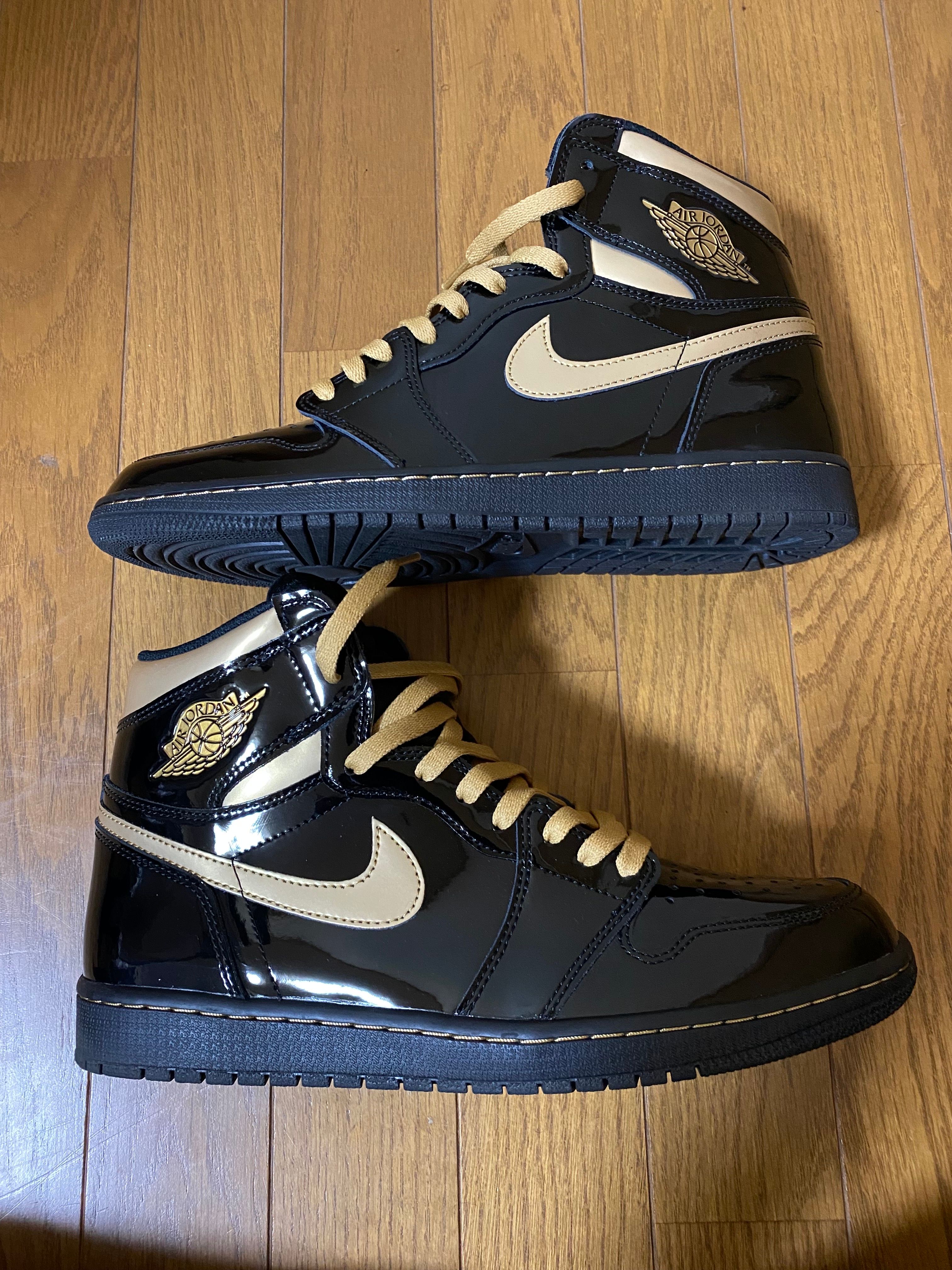 Nike Air Jordan 1 High OG "Black-Metalic Gold"