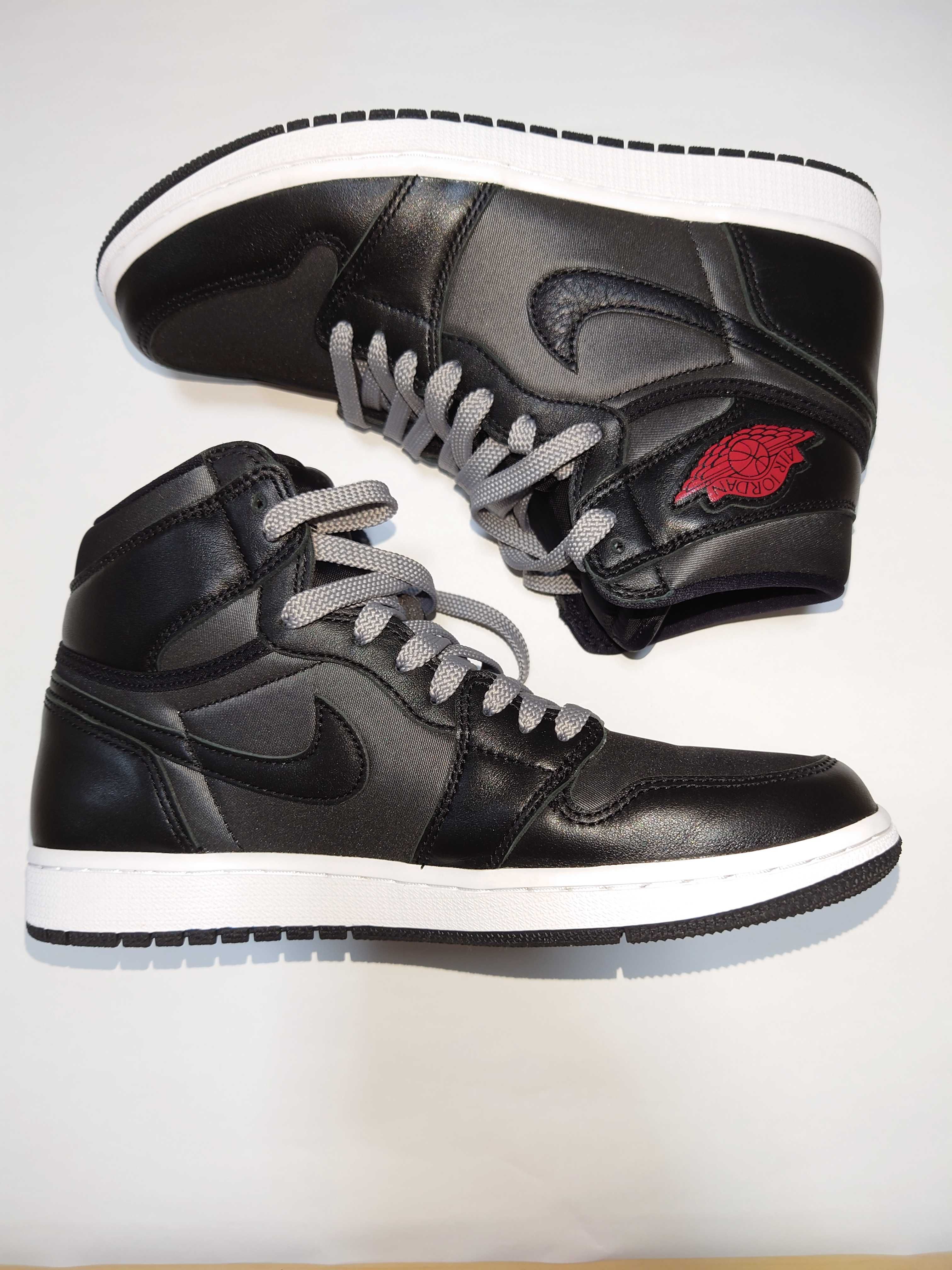 Nike Air Jordan 1 Retro High OG "Black/Metallic Silver/Gym Red"