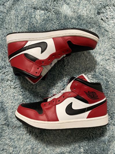 Nike Air Jordan 1 Mid "Chicago Black Toe"