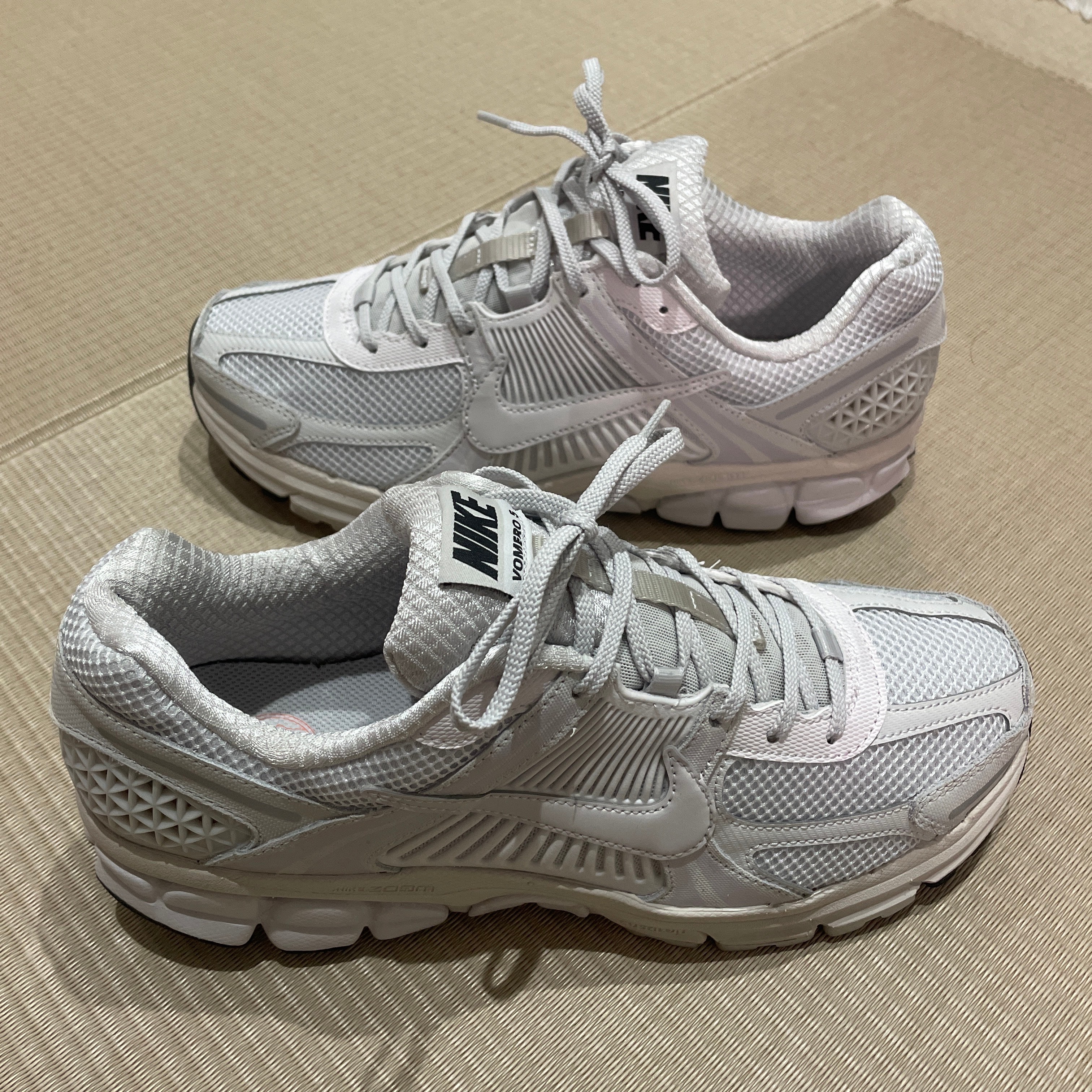 ナイキ ズーム ボメロ5 "ヴァストグレー"