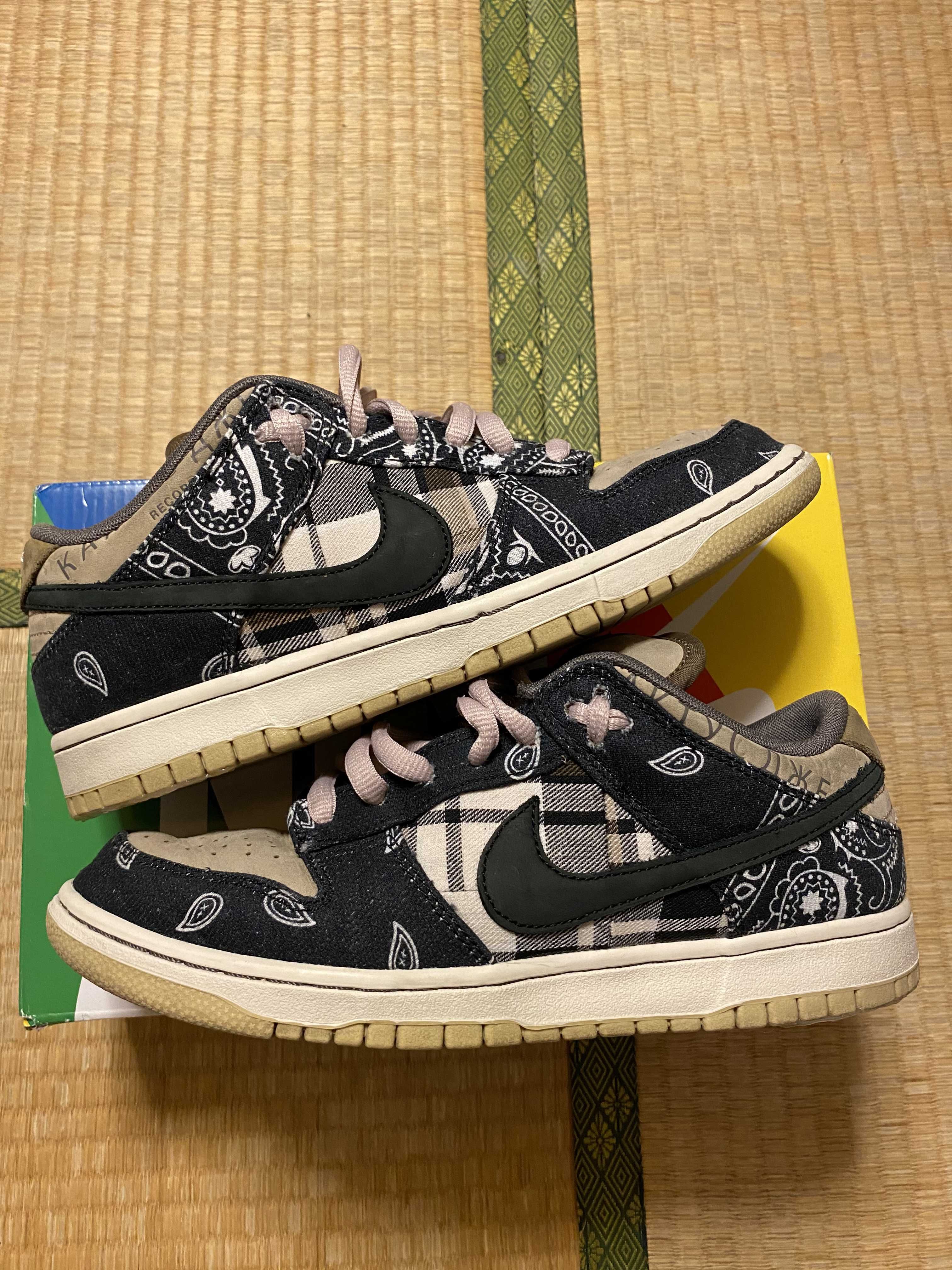 Travis Scott × Nike SB Dunk Low "Black/Parachute Beige"