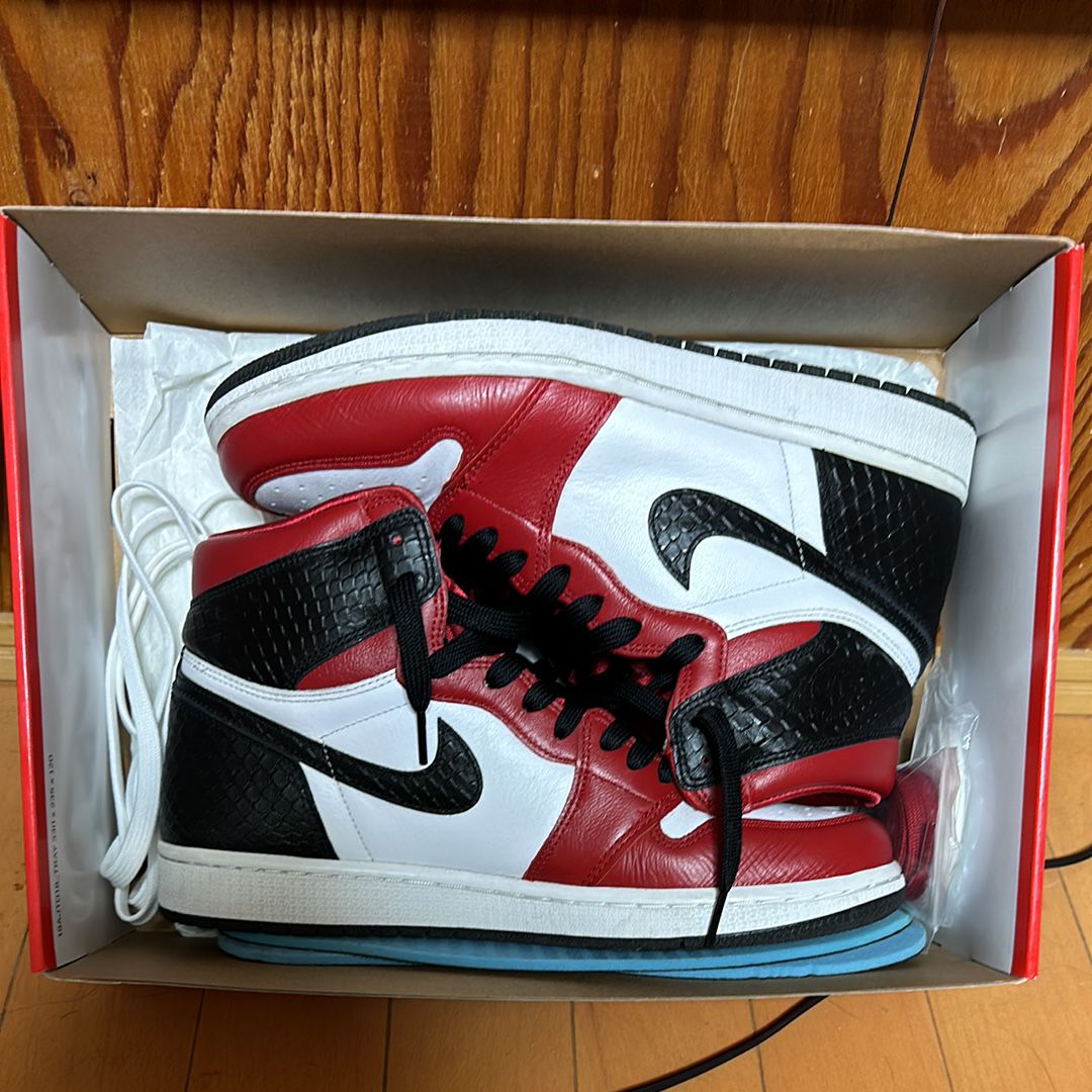 Nike Women's Air Jordan 1 High OG "Satin Red"