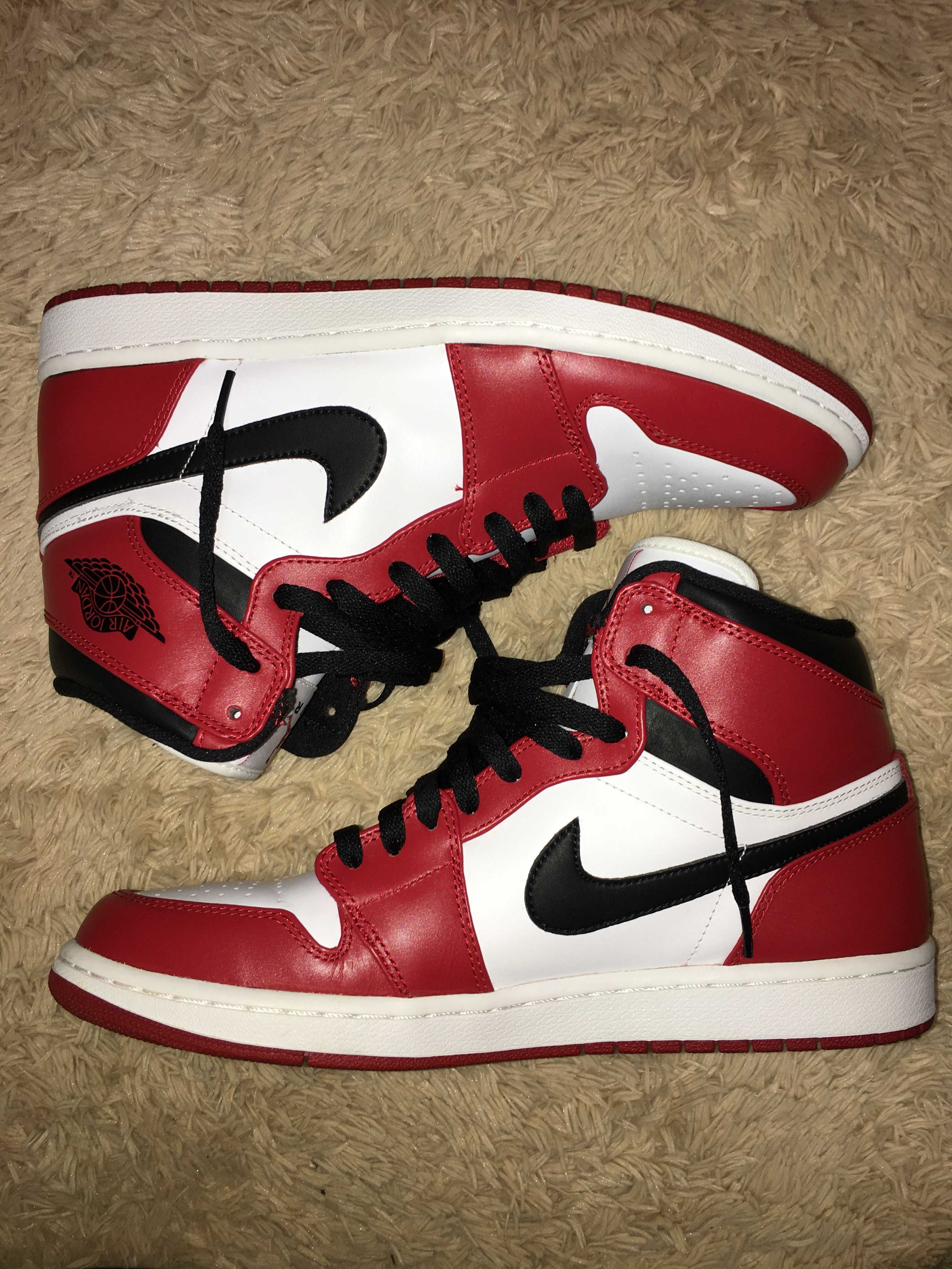 Nike Air Jordan 1 Retro High "Chicago" (2013)