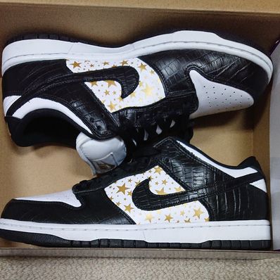 Supreme × Nike SB Dunk Low OG QS Gold Stars "White/Black"