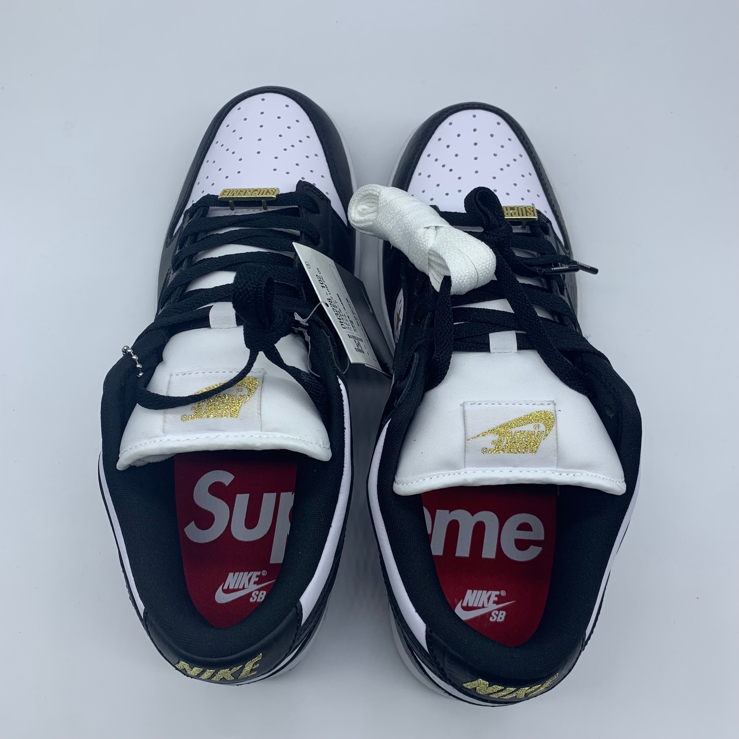 Supreme × Nike SB Dunk Low OG QS Gold Stars "White/Black"