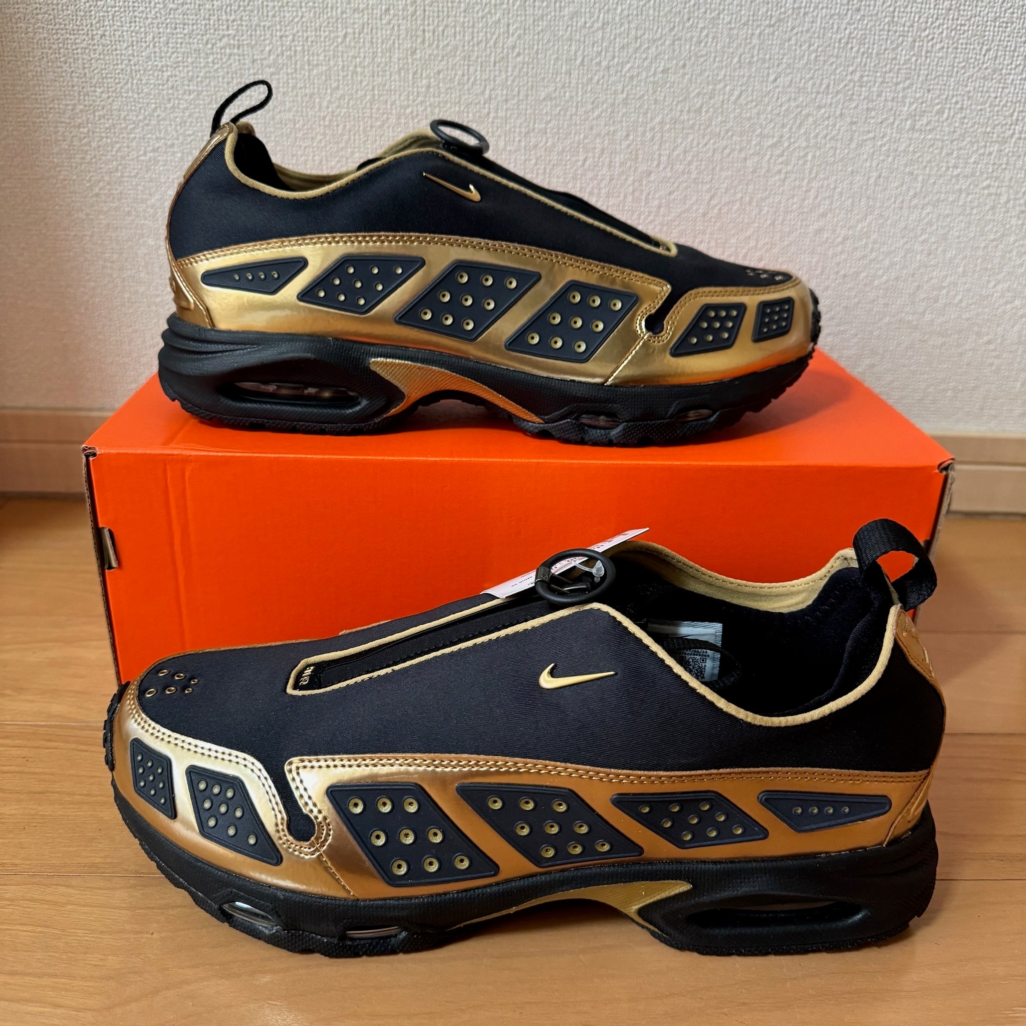 Nike Women's Air Max SNDR "Black and Metallic Gold"