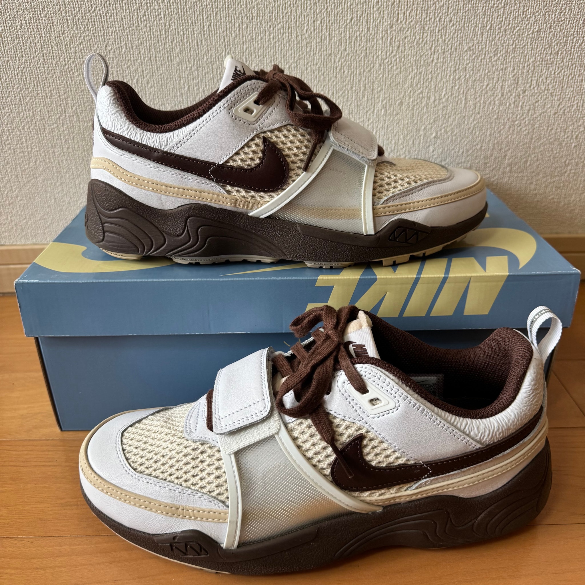 Travis Scott × Nike Zoom Field Jaxx "White and Light Chocolate"