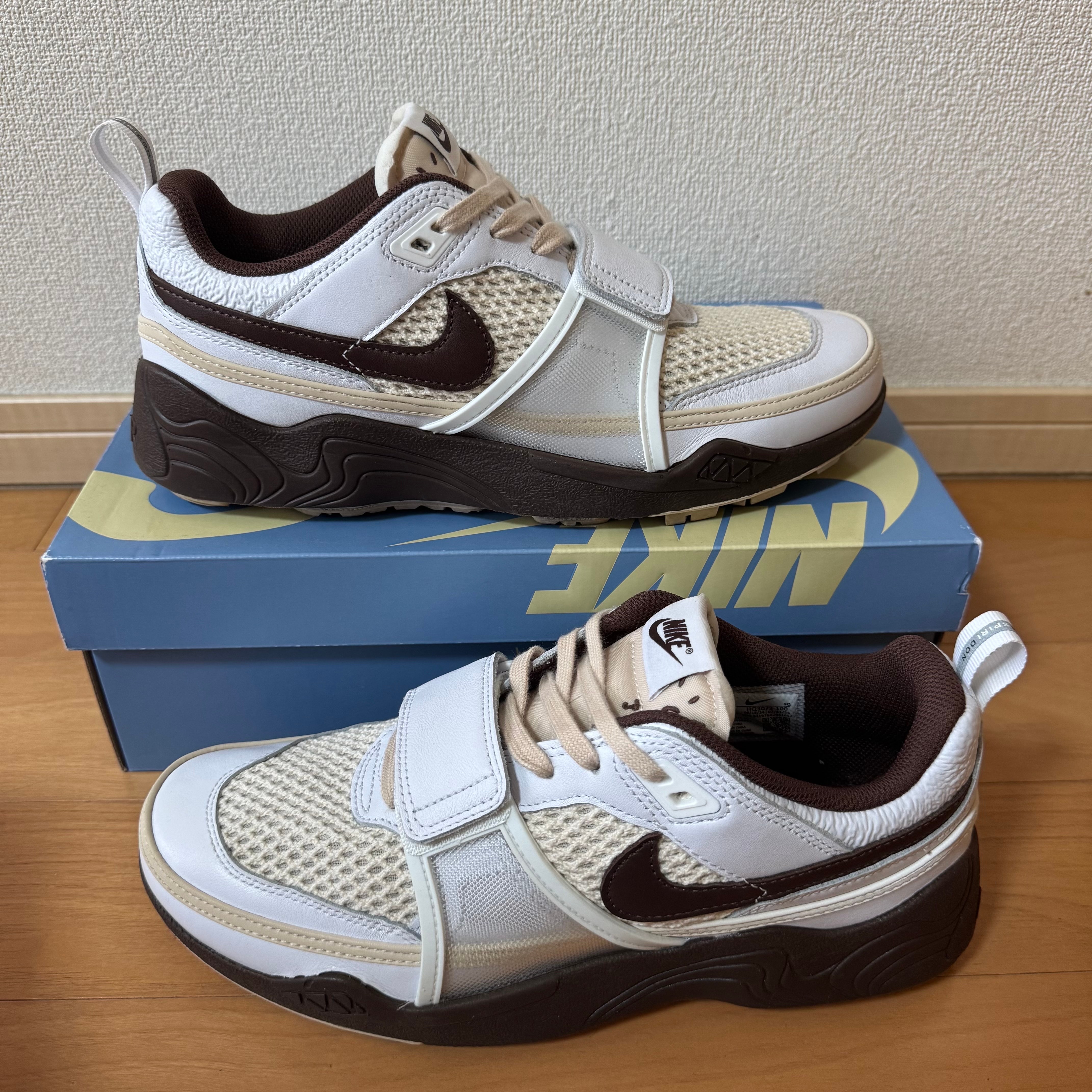 Travis Scott × Nike Zoom Field Jaxx "White and Light Chocolate"