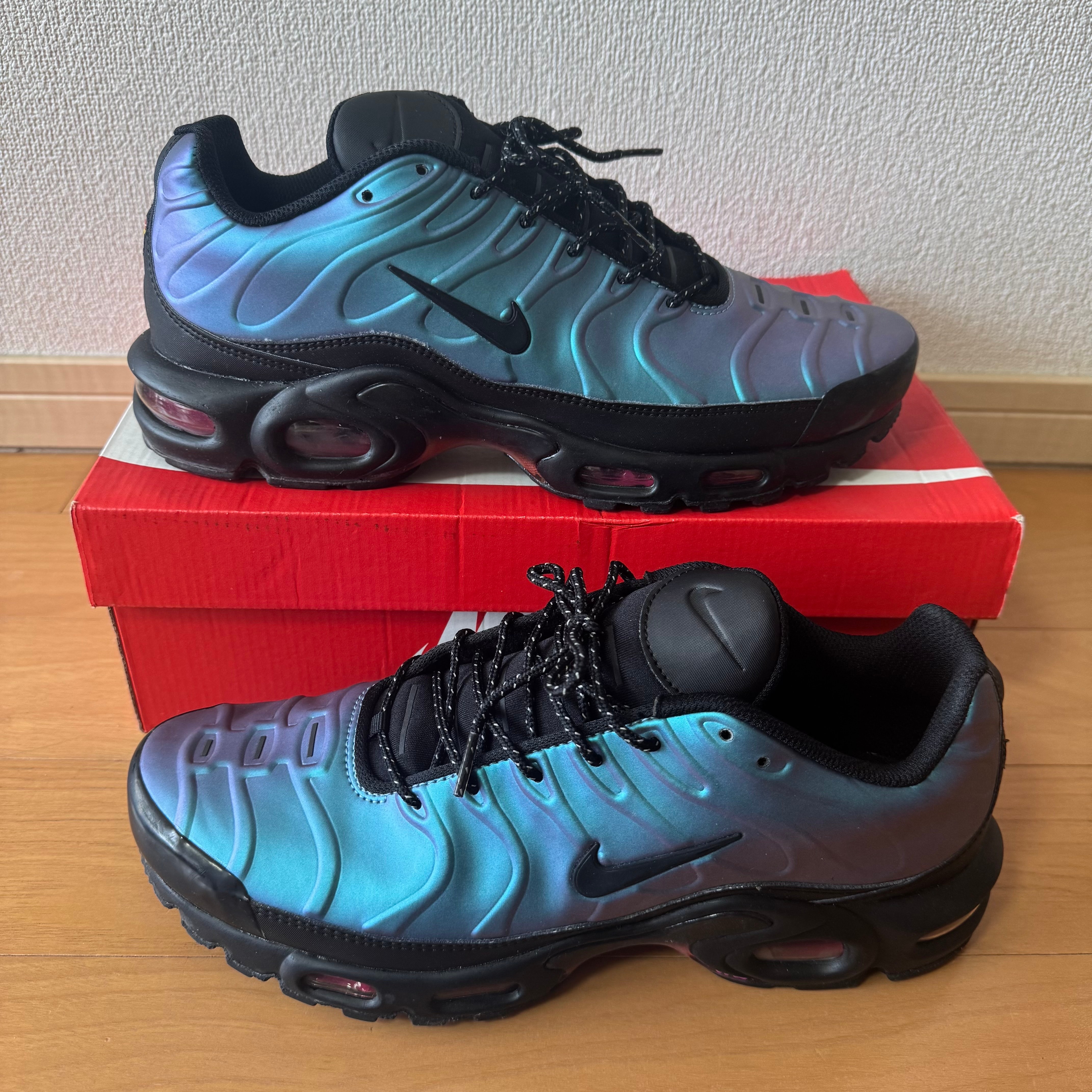 NIKE AIR MAX PLUS THROWBACK FUTURE