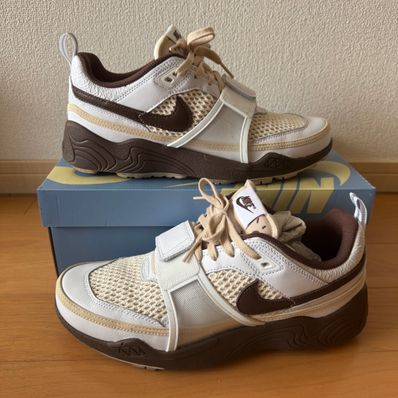 Travis Scott × Nike Zoom Field Jaxx "White and Light Chocolate"