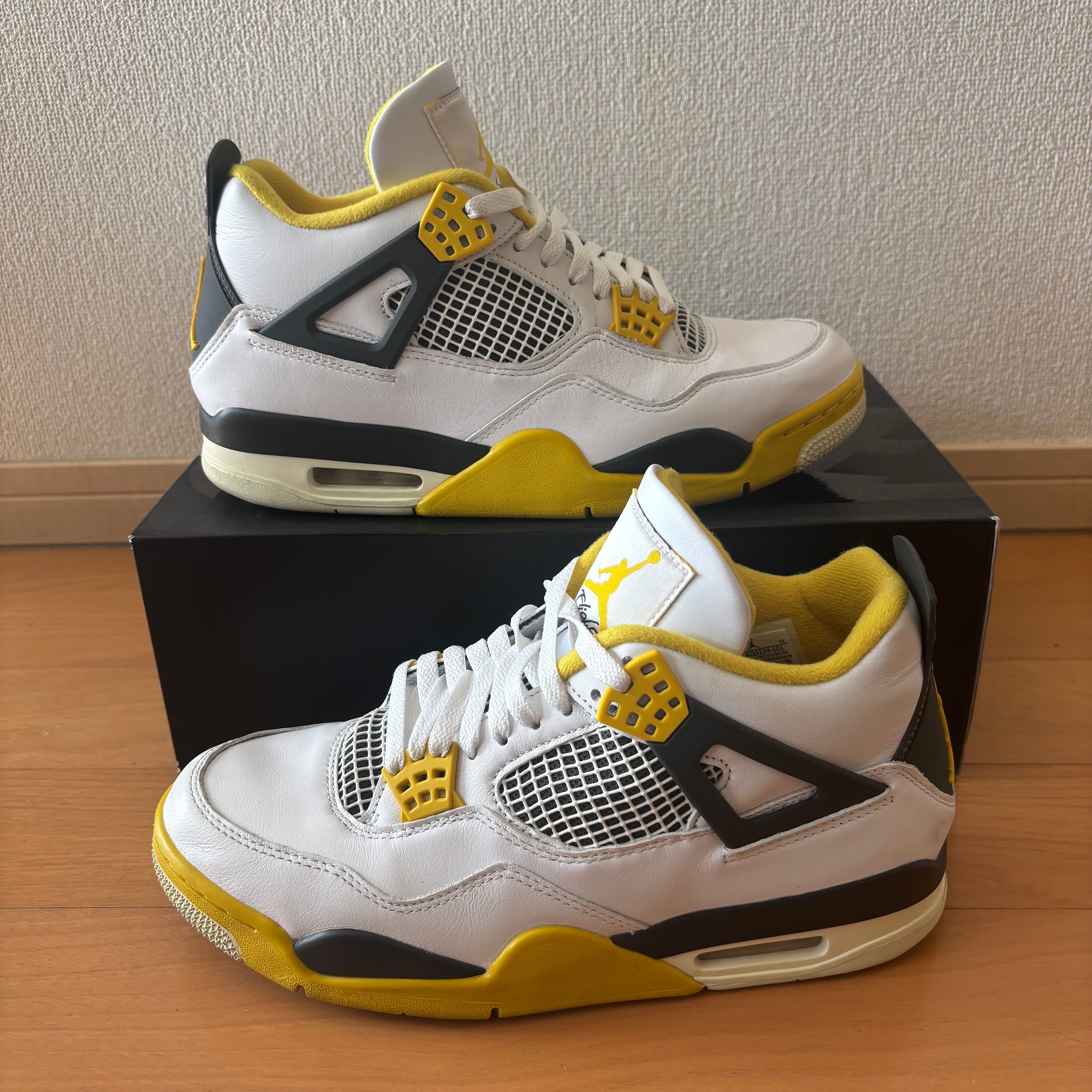 Nike Women's Air Jordan 4 Retro "Vivid Sulfur"