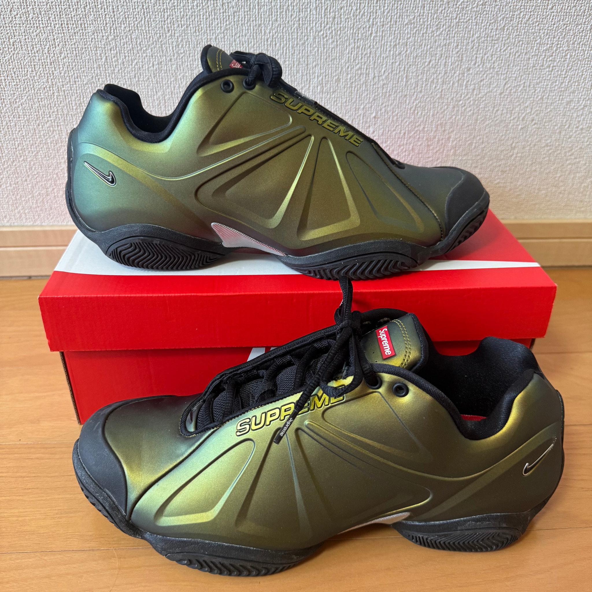 Supreme × Nike Air Zoom Courtposite "Metallic Gold"