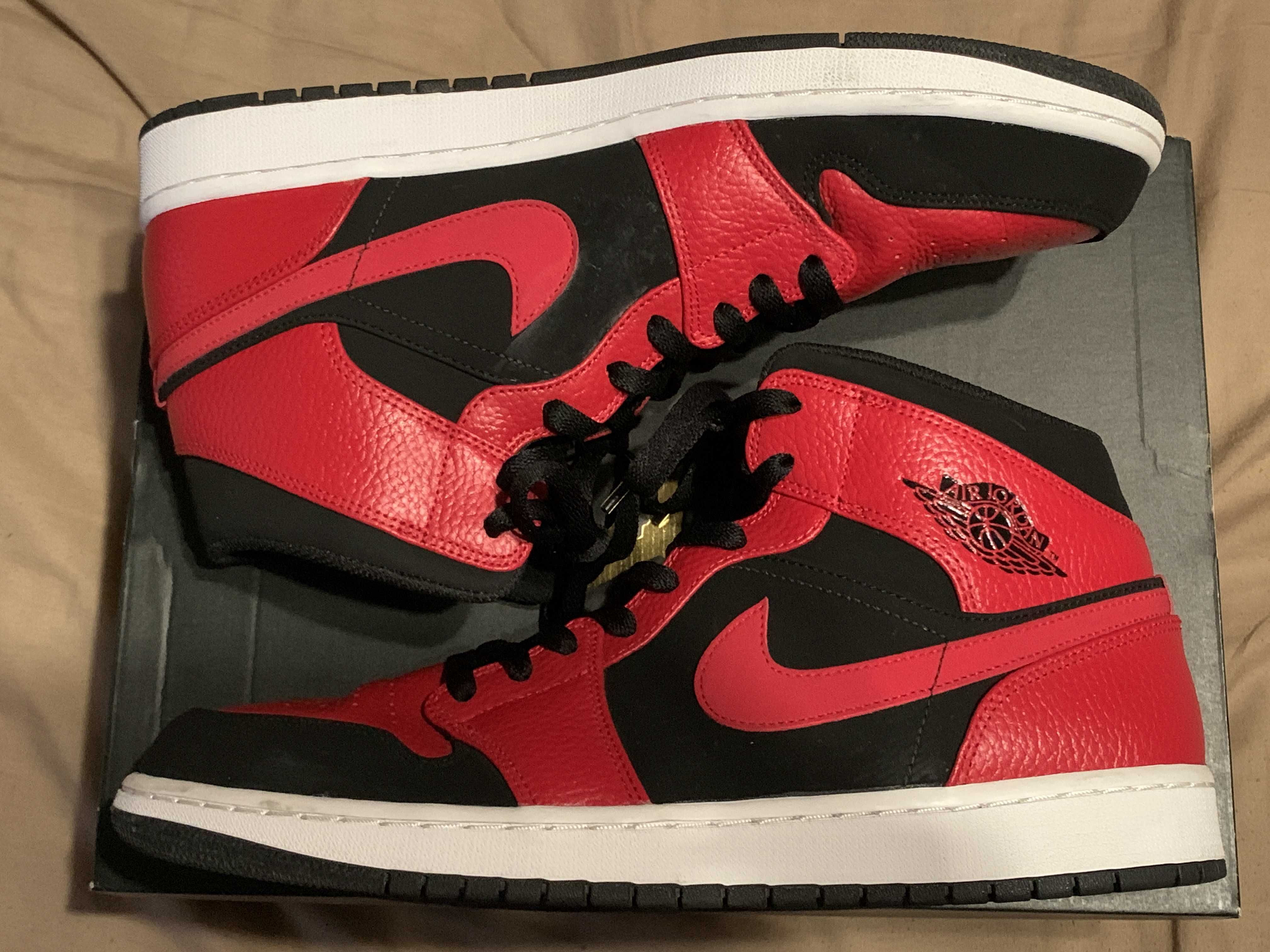 Nike Air Jordan 1 Mid "Reverse Bred"