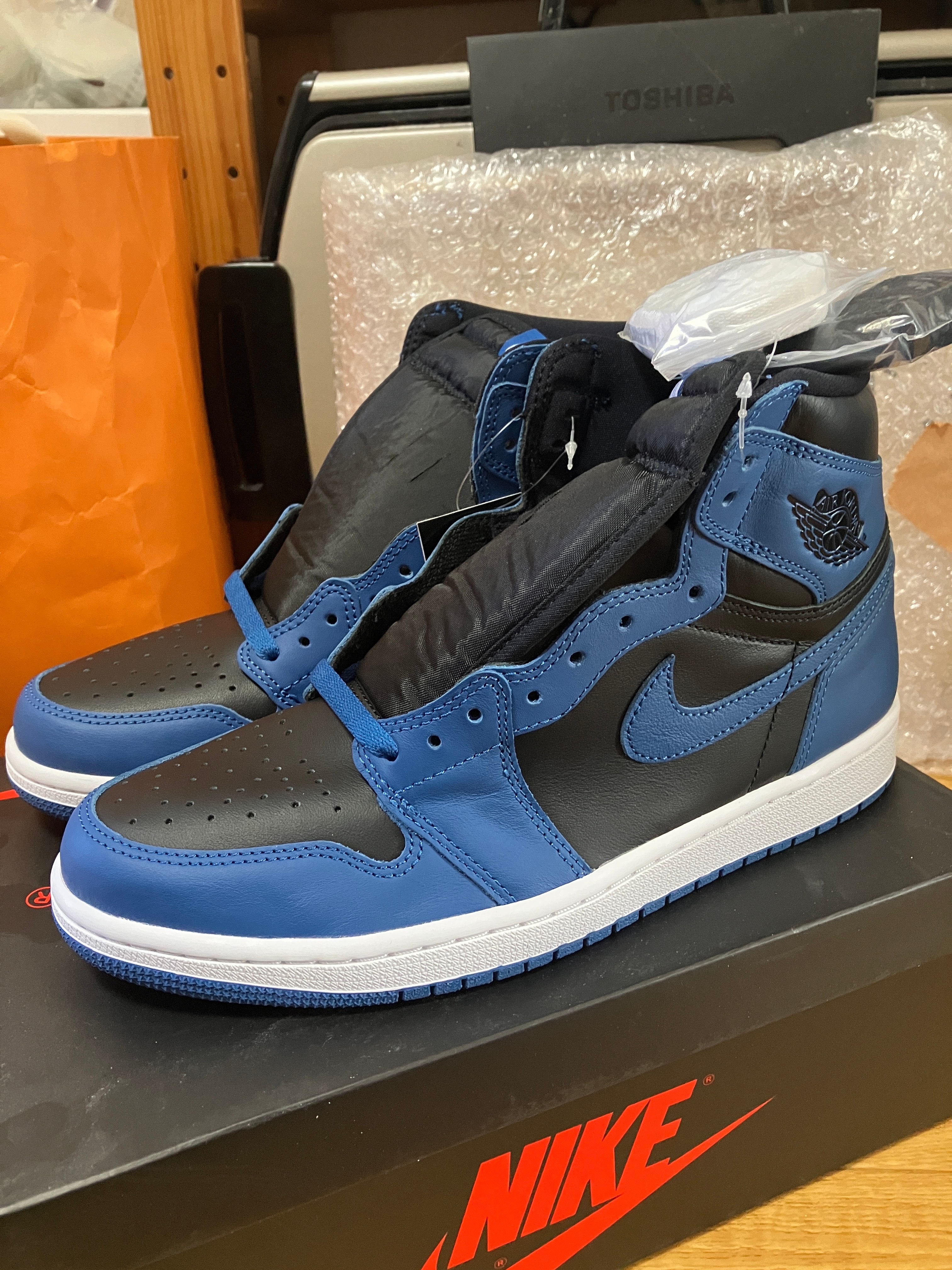 Nike Air Jordan 1 Retro High OG "Dark Marina Blue"
