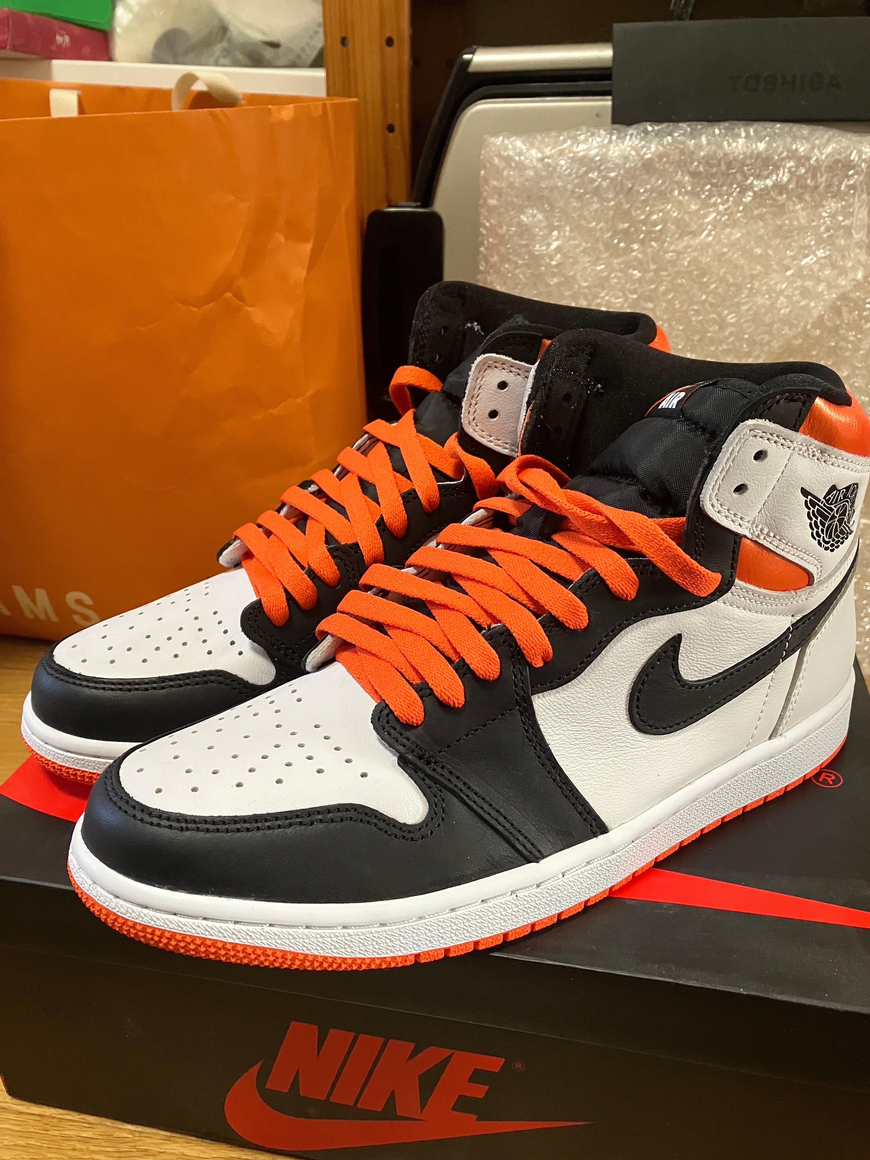 Nike Air Jordan 1 Retro High OG "Electro Orange"