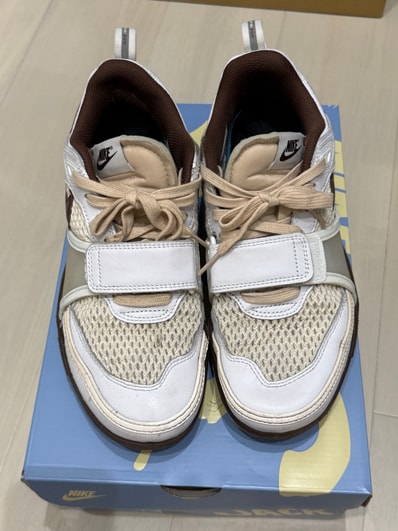 Travis Scott × Nike Zoom Field Jaxx "White and Light Chocolate"