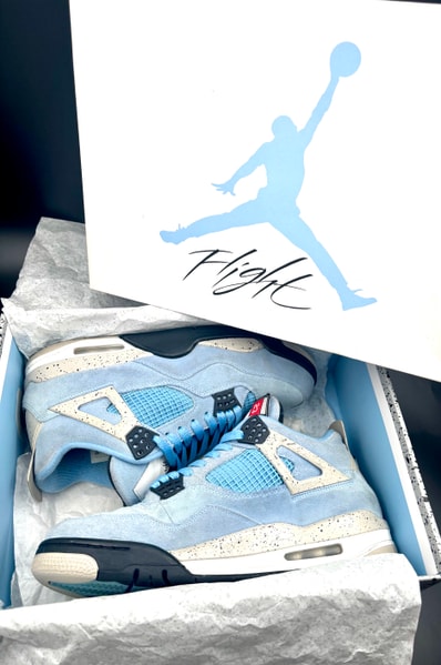 Nike Air Jordan 4 "University Blue"