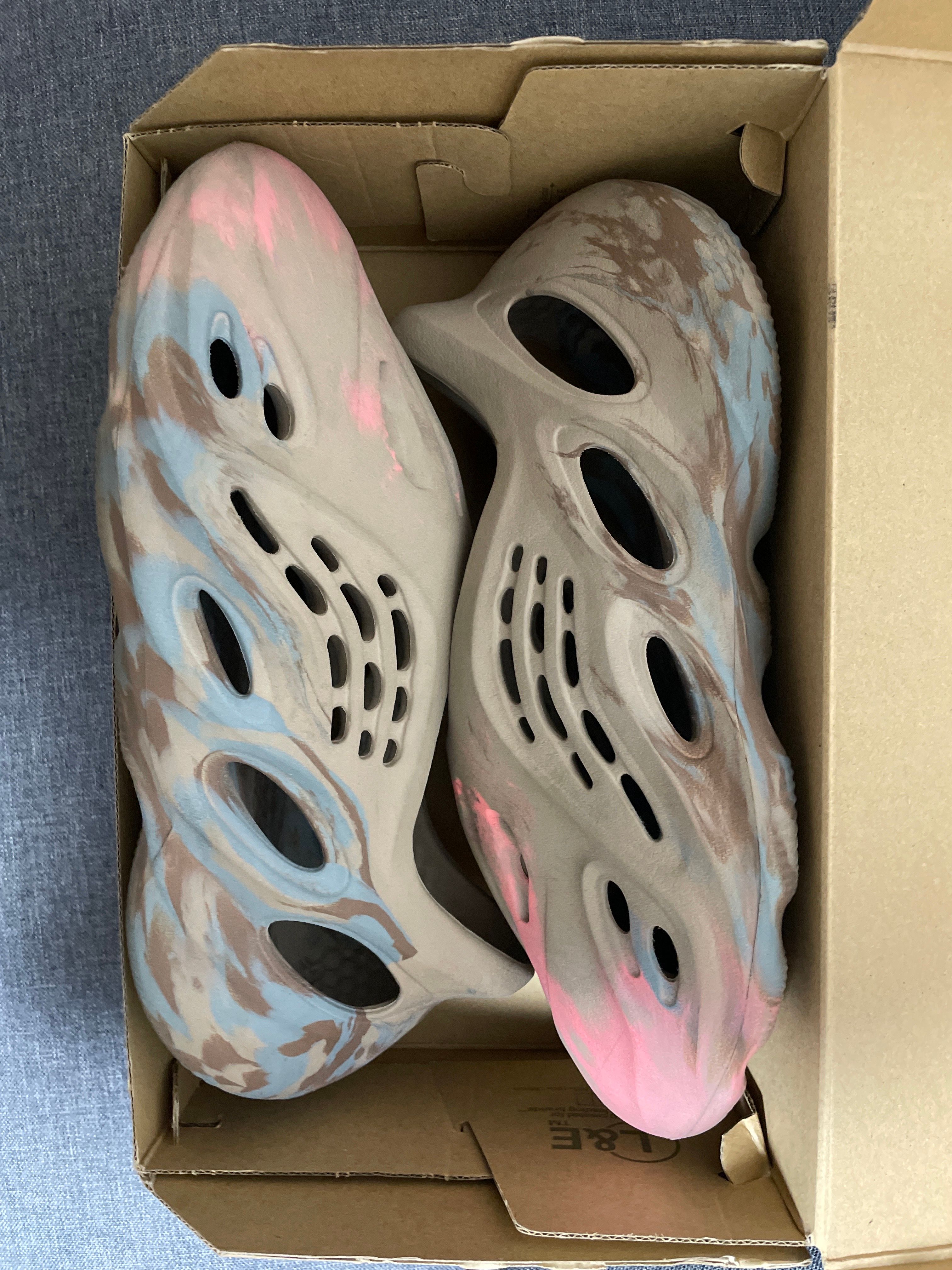 adidas YEEZY Foam Runner "Mx Sand Grey"