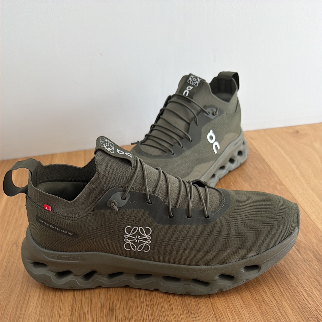ロエベ × オン クラウドティルト "カーキ"