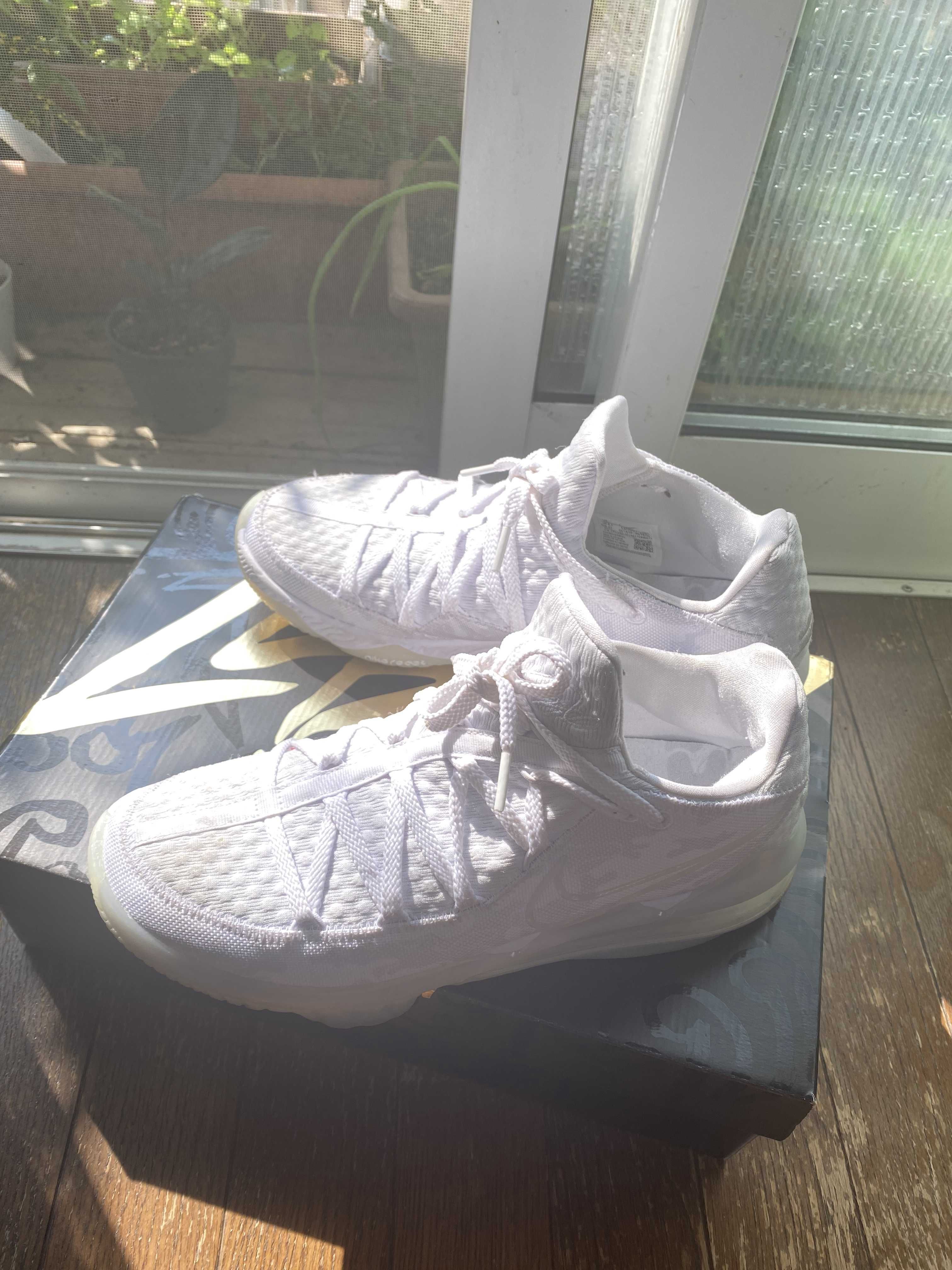 NIKE LEBRON XVII LOW "WHITE"