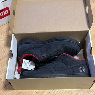 Supreme × Nike SB Dunk Low "Black" (25FW Week2)