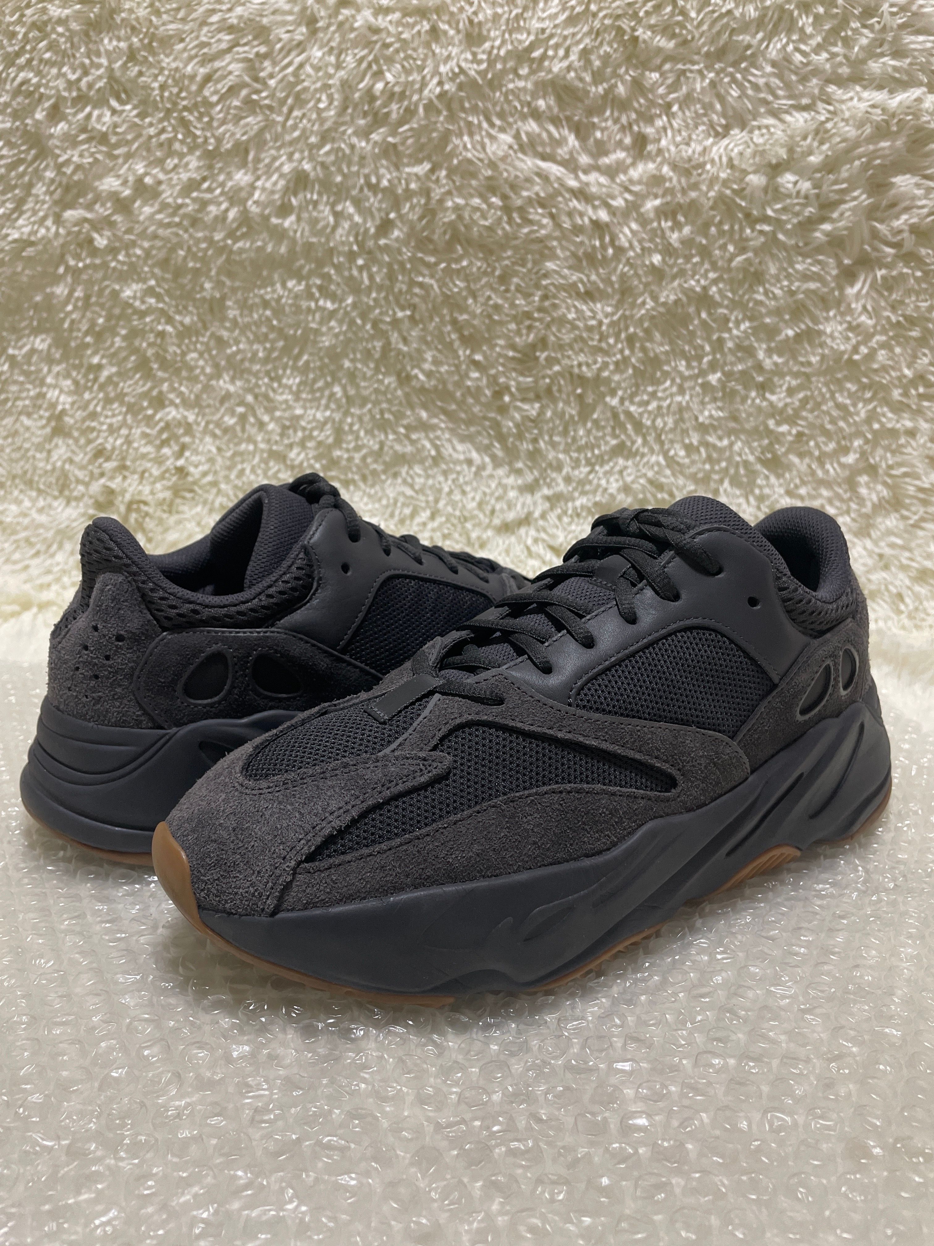 adidas YEEZY Boost 700 "Utility Black"